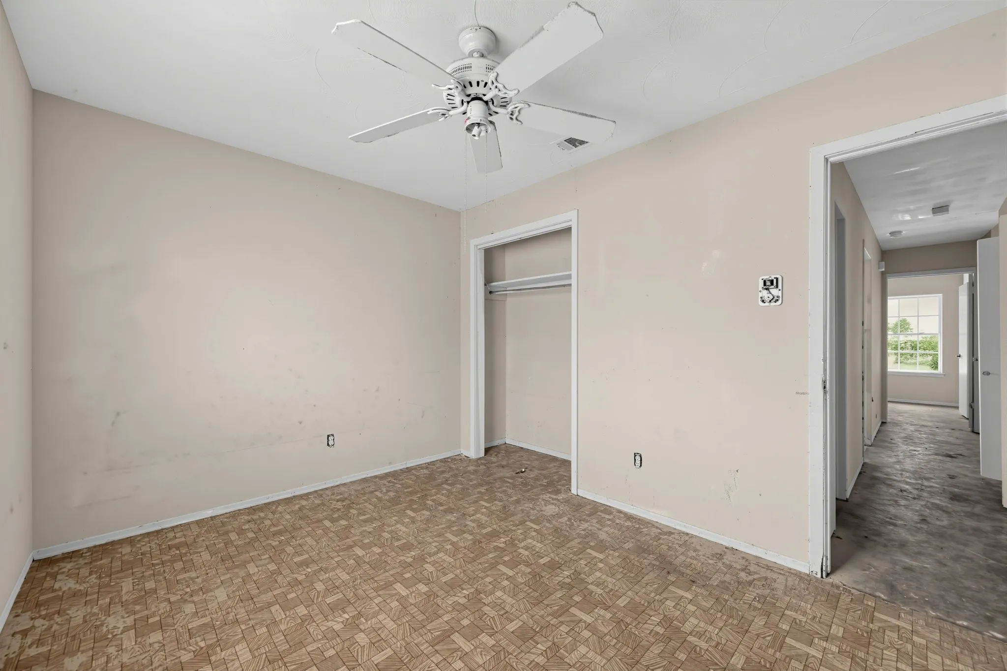 Single Family Residence For Sale in Dallas County , 4604 Navajo Trail, Balch Springs, Texas 75180, 3 Bedroom, 2 Bathroom, 2 Garage spaces, 1,102 Sqft, built in 1966, mls#21378100, Real Estate Agent in Balch Springs, Homes For Sale in Dallas county, Homes For Sale in Balch Springs, Realtor in Balch Springs Texas, Real Estate Brokerage Independent Realty Texas, Luminita Cordes Realtor