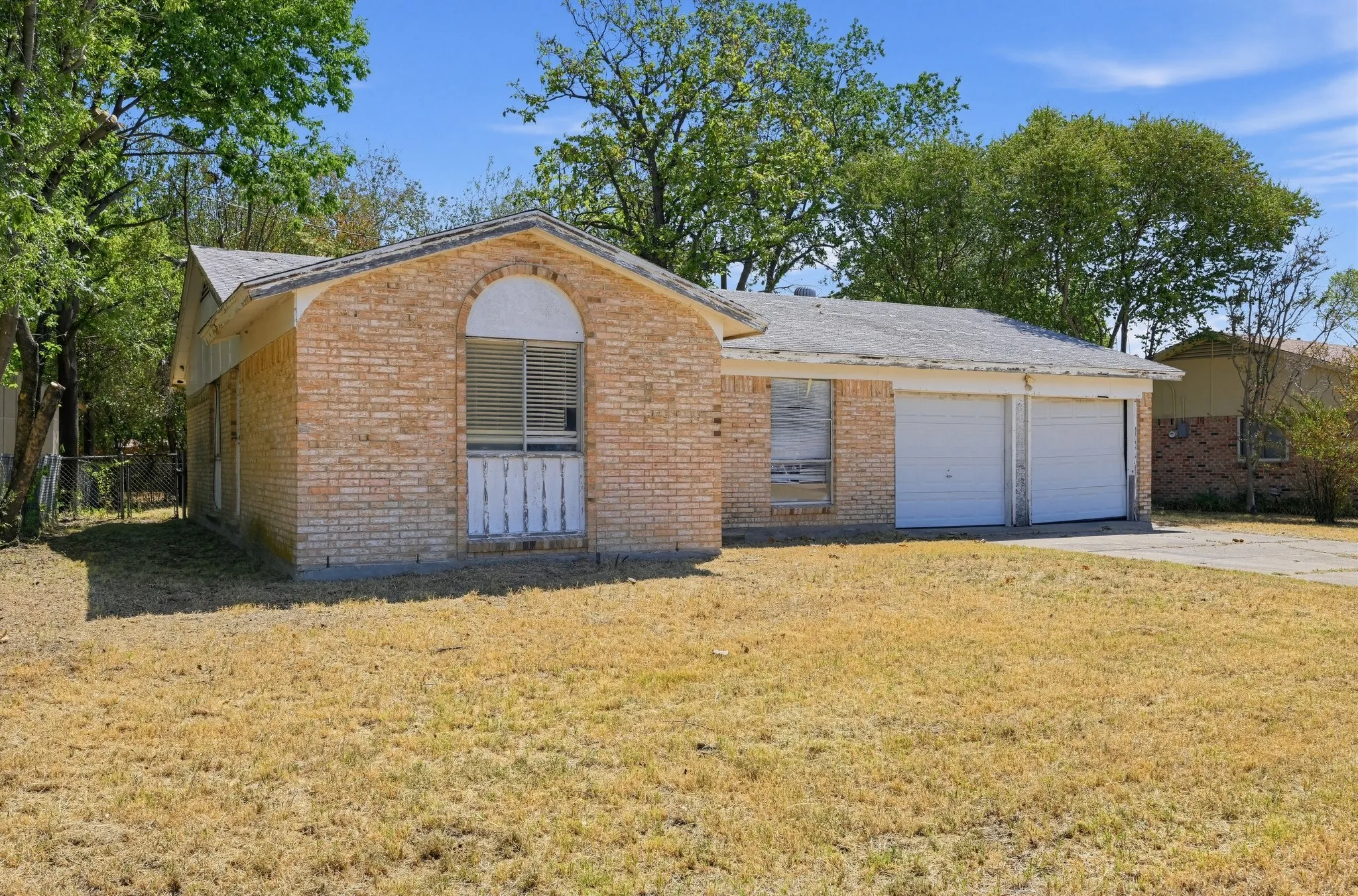 Single Family Residence For Sale in Dallas County , 4604 Navajo Trail, Balch Springs, Texas 75180, 3 Bedroom, 2 Bathroom, 2 Garage spaces, 1,102 Sqft, built in 1966, mls#21378100, Real Estate Agent in Balch Springs, Homes For Sale in Dallas county, Homes For Sale in Balch Springs, Realtor in Balch Springs Texas, Real Estate Brokerage Independent Realty Texas, Luminita Cordes Realtor