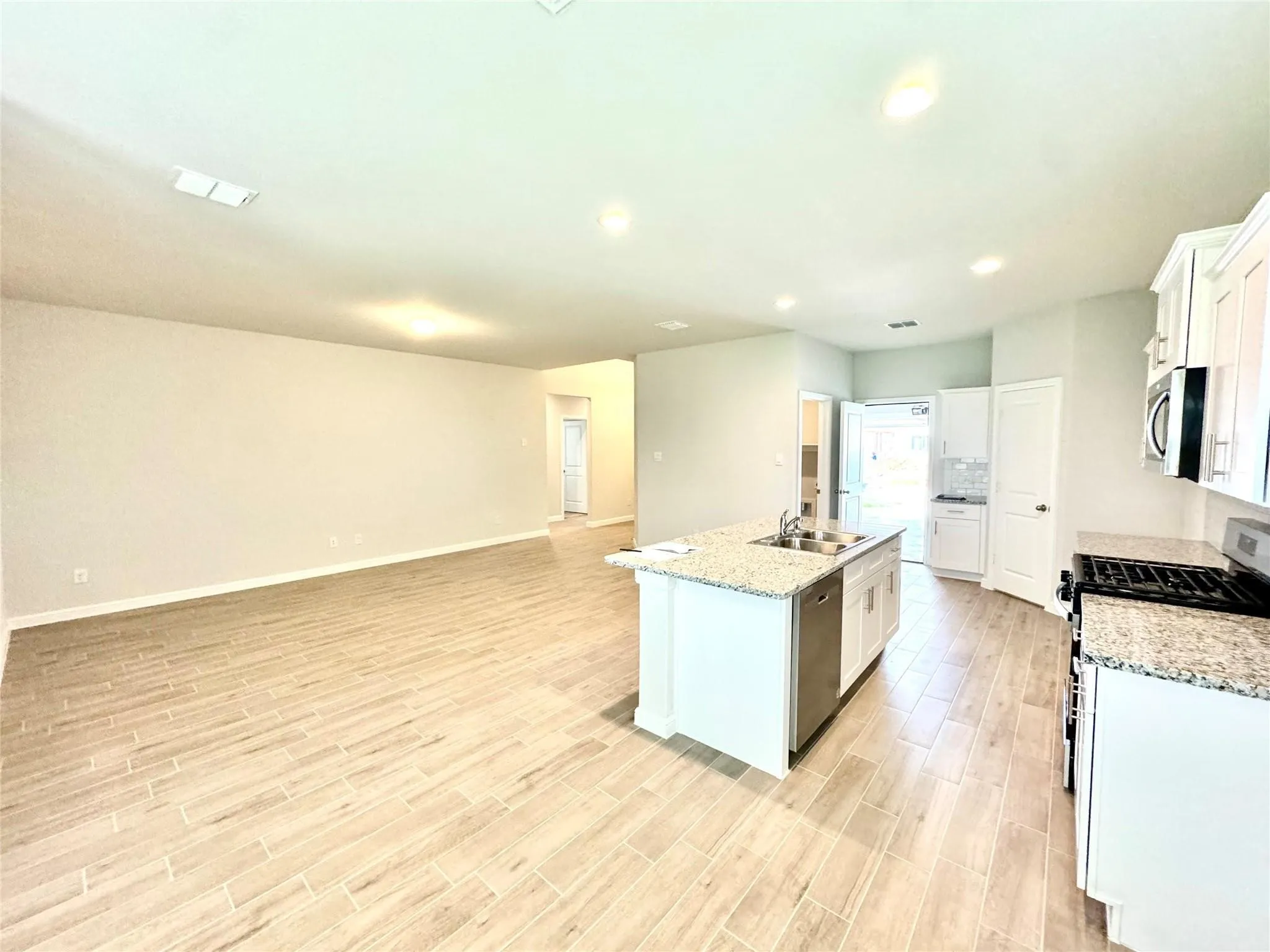 Single Family Residence For Rent in Tarrant County , 9653 Austin Hollow Road, Fort Worth, Texas 76036, 4 Bedroom, 2 Bathroom, 2 Garage spaces, 1,773 Sqft, built in 2024, mls#21378139, Real Estate Agent in Fort Worth, Homes For Rent in Tarrant county, Homes For Rent in Fort Worth, Realtor in Fort Worth Texas, Real Estate Brokerage Independent Realty Texas, Luminita Cordes Realtor