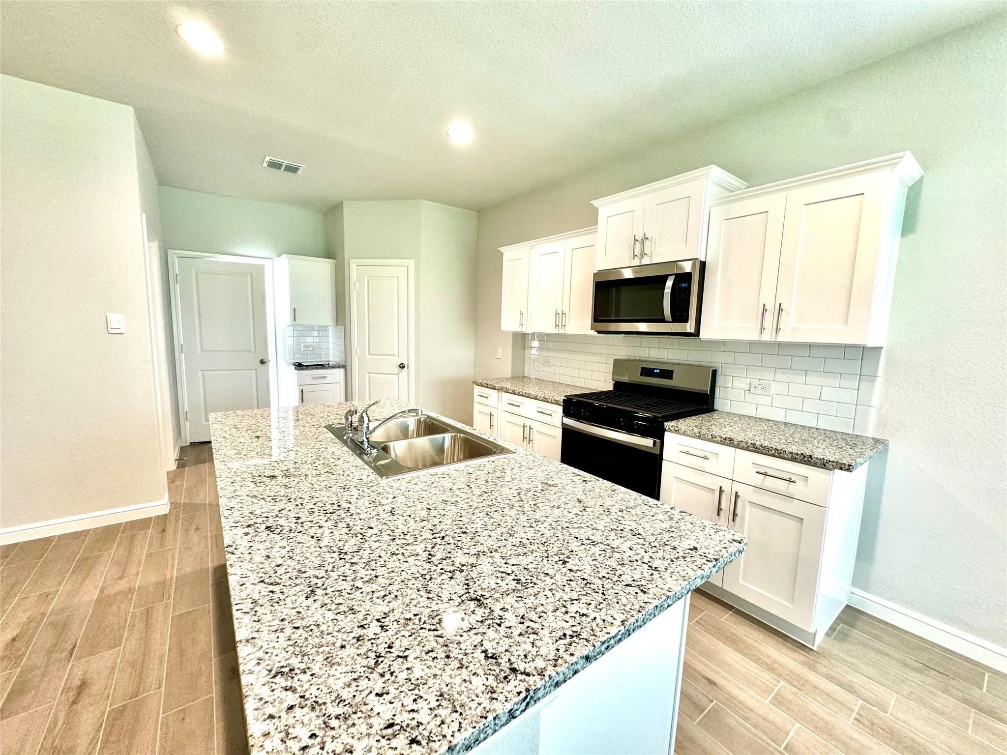 Single Family Residence For Rent in Tarrant County , 9653 Austin Hollow Road, Fort Worth, Texas 76036, 4 Bedroom, 2 Bathroom, 2 Garage spaces, 1,773 Sqft, built in 2024, mls#21378139, Real Estate Agent in Fort Worth, Homes For Rent in Tarrant county, Homes For Rent in Fort Worth, Realtor in Fort Worth Texas, Real Estate Brokerage Independent Realty Texas, Luminita Cordes Realtor