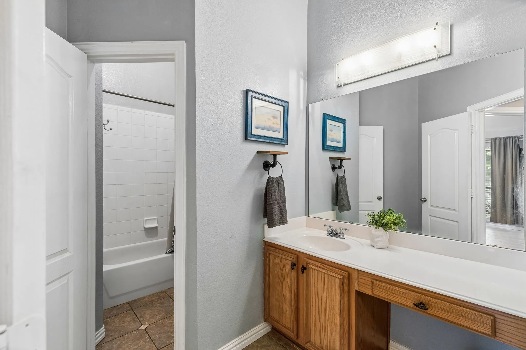 Single Family Residence For Sale in Collin County , 5301 Binbranch Lane, Mc Kinney, Texas 75071, 3 Bedroom, 2 Bathroom, 2 Garage spaces, 2,285 Sqft, built in 2005, mls#21366581, Real Estate Agent in Mc Kinney, Homes For Sale in Collin county, Homes For Sale in Mc Kinney, Realtor in Mc Kinney Texas, Real Estate Brokerage Independent Realty Texas, Luminita Cordes Realtor