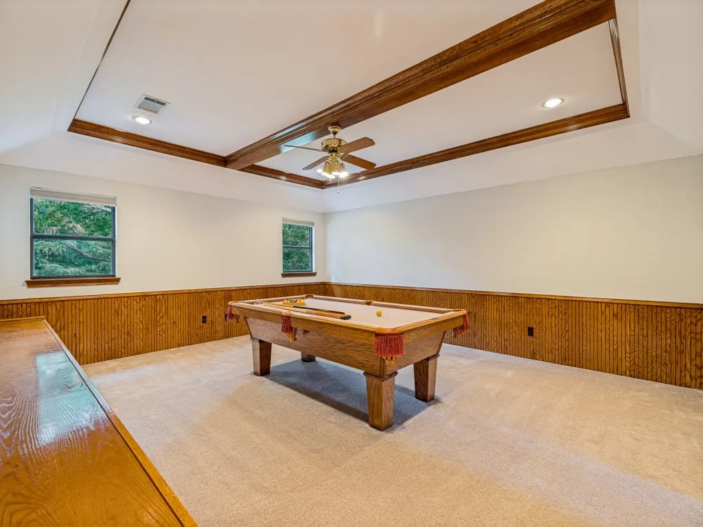 Large Gameroom, Pool table conveys with house.