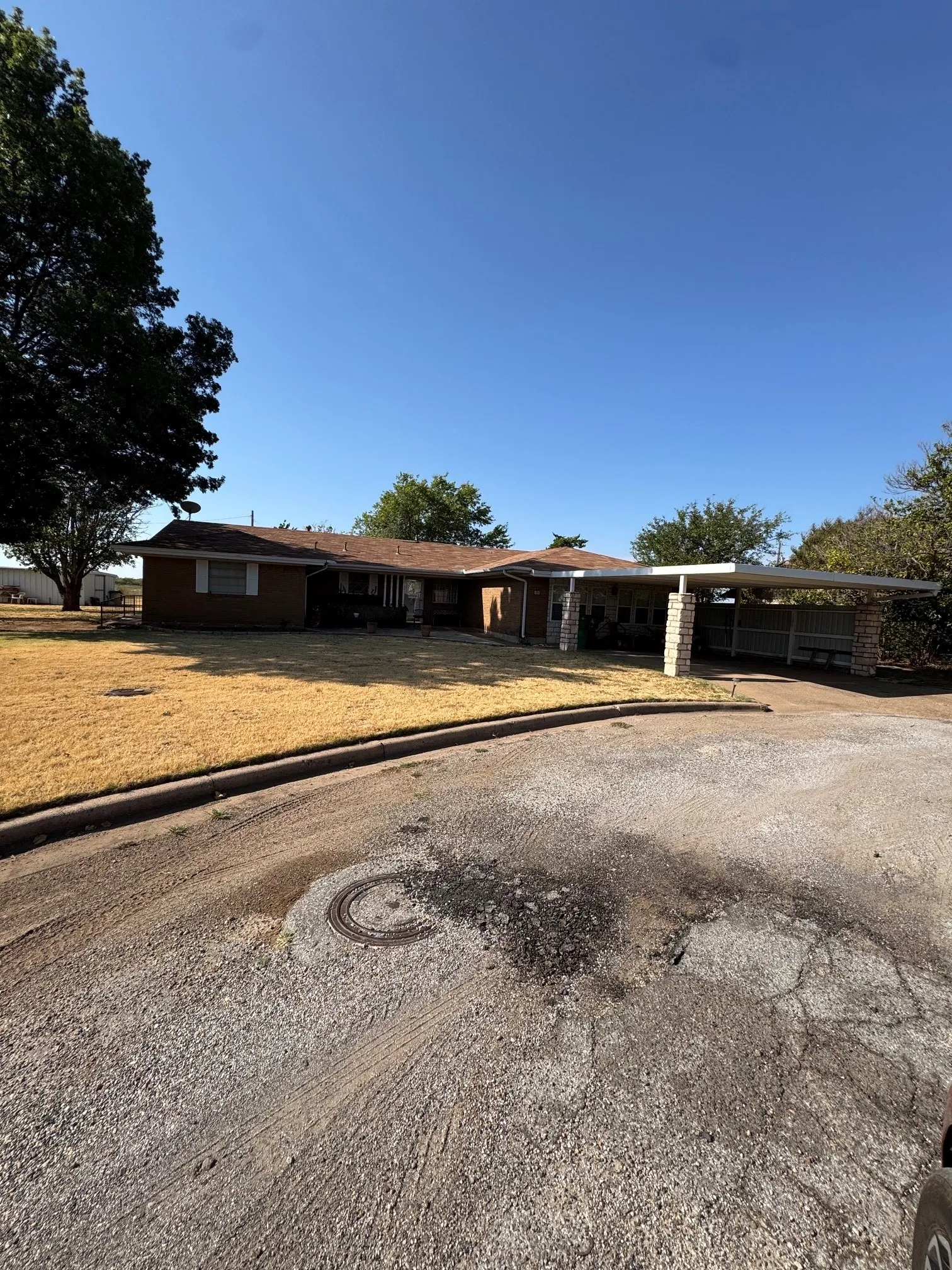 Single Family Residence For Sale in Hardeman County , 20 Elbert Heights Street, Quanah, Texas 79252, 3 Bedroom, 2 Bathroom, Garage spaces, 2,415 Sqft, built in 1965, mls#21378147, Real Estate Agent in Quanah, Homes For Sale in Hardeman county, Homes For Sale in Quanah, Realtor in Quanah Texas, Real Estate Brokerage Independent Realty Texas, Luminita Cordes Realtor