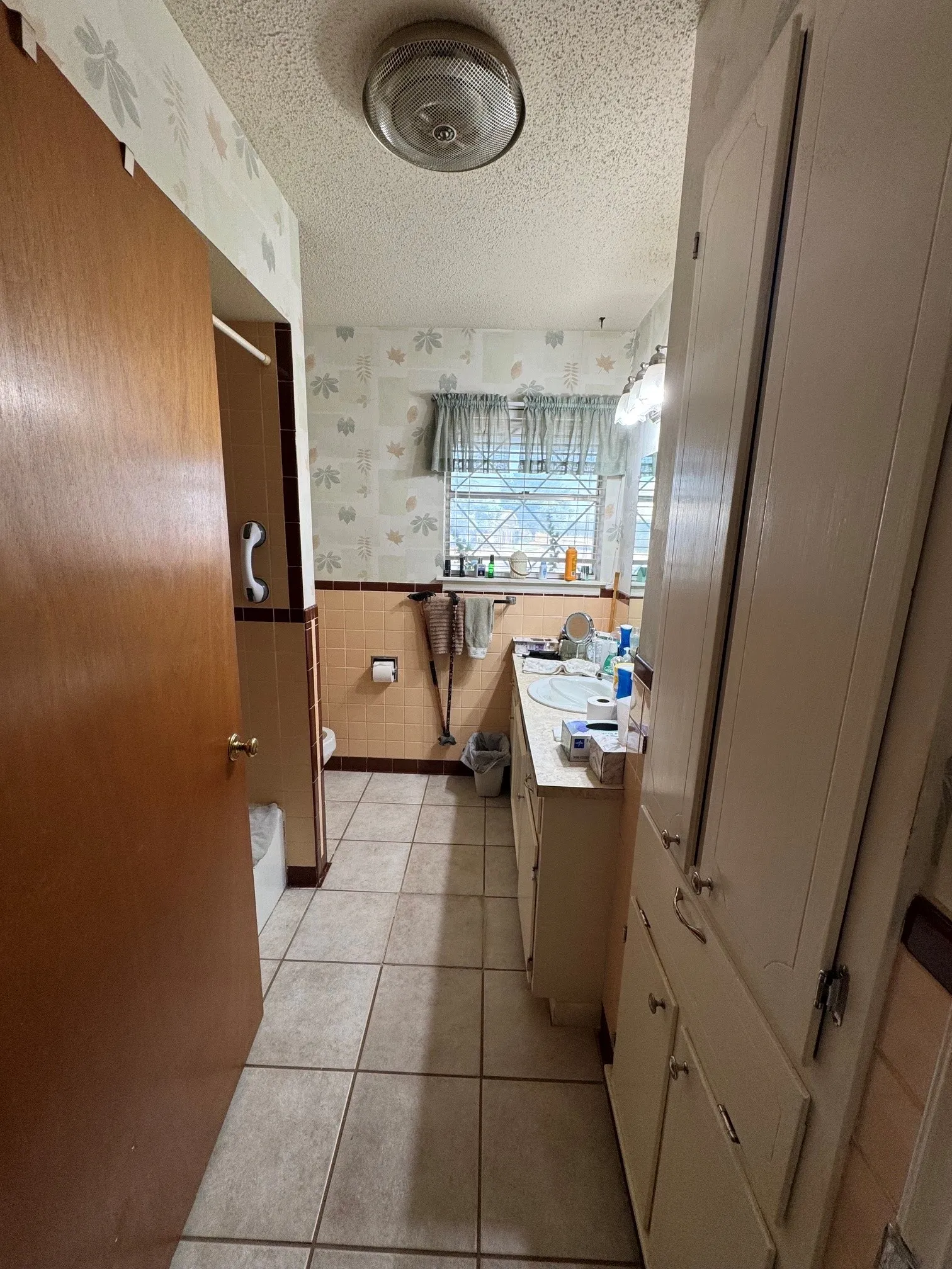Single Family Residence For Sale in Hardeman County , 20 Elbert Heights Street, Quanah, Texas 79252, 3 Bedroom, 2 Bathroom, Garage spaces, 2,415 Sqft, built in 1965, mls#21378147, Real Estate Agent in Quanah, Homes For Sale in Hardeman county, Homes For Sale in Quanah, Realtor in Quanah Texas, Real Estate Brokerage Independent Realty Texas, Luminita Cordes Realtor