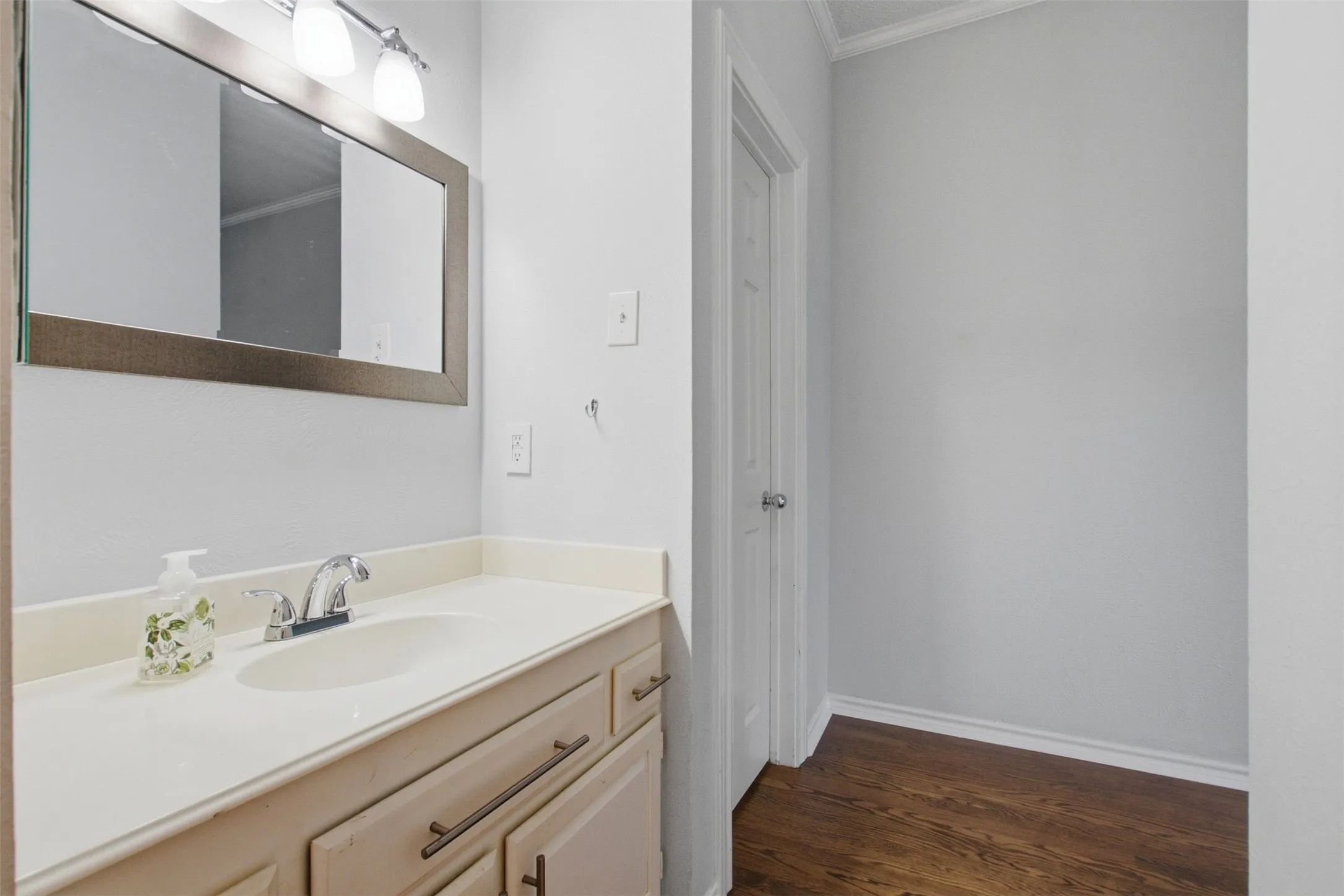 Condominium For Rent in Dallas County , 6318 Richmond Avenue 2304, Dallas, Texas 75214, 2 Bedroom, 2 Bathroom, Garage spaces, 1,018 Sqft, built in 1984, mls#21362399, Real Estate Agent in Dallas, Homes For Rent in Dallas county, Homes For Rent in Dallas, Realtor in Dallas Texas, Real Estate Brokerage Independent Realty Texas, Luminita Cordes Realtor