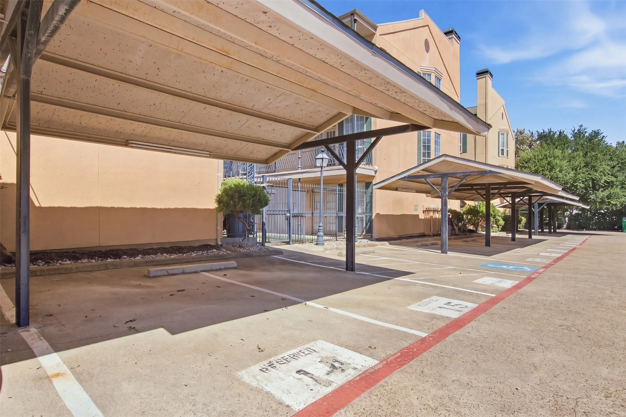 Condominium For Rent in Dallas County , 6318 Richmond Avenue 2304, Dallas, Texas 75214, 2 Bedroom, 2 Bathroom, Garage spaces, 1,018 Sqft, built in 1984, mls#21362399, Real Estate Agent in Dallas, Homes For Rent in Dallas county, Homes For Rent in Dallas, Realtor in Dallas Texas, Real Estate Brokerage Independent Realty Texas, Luminita Cordes Realtor