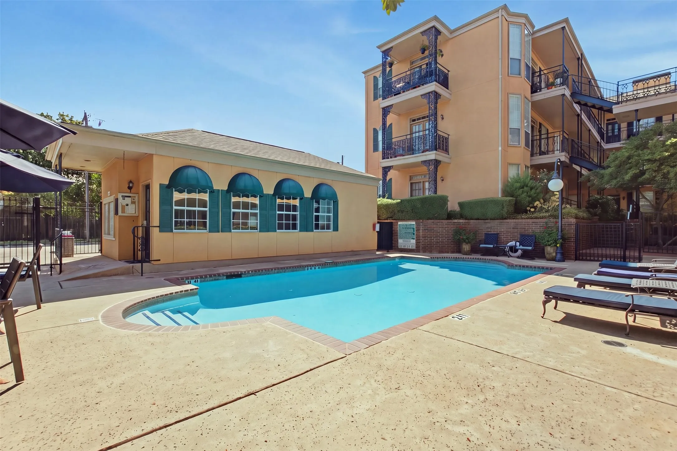 Condominium For Rent in Dallas County , 6318 Richmond Avenue 2304, Dallas, Texas 75214, 2 Bedroom, 2 Bathroom, Garage spaces, 1,018 Sqft, built in 1984, mls#21362399, Real Estate Agent in Dallas, Homes For Rent in Dallas county, Homes For Rent in Dallas, Realtor in Dallas Texas, Real Estate Brokerage Independent Realty Texas, Luminita Cordes Realtor