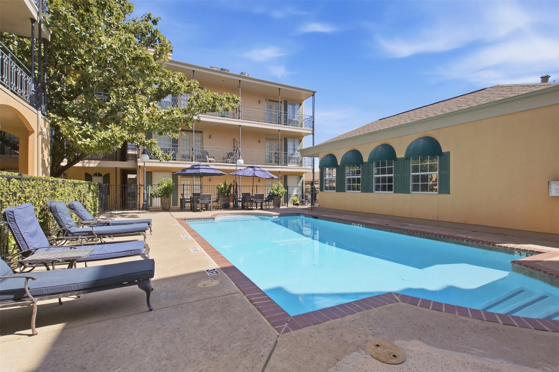 Condominium For Rent in Dallas County , 6318 Richmond Avenue 2304, Dallas, Texas 75214, 2 Bedroom, 2 Bathroom, Garage spaces, 1,018 Sqft, built in 1984, mls#21362399, Real Estate Agent in Dallas, Homes For Rent in Dallas county, Homes For Rent in Dallas, Realtor in Dallas Texas, Real Estate Brokerage Independent Realty Texas, Luminita Cordes Realtor