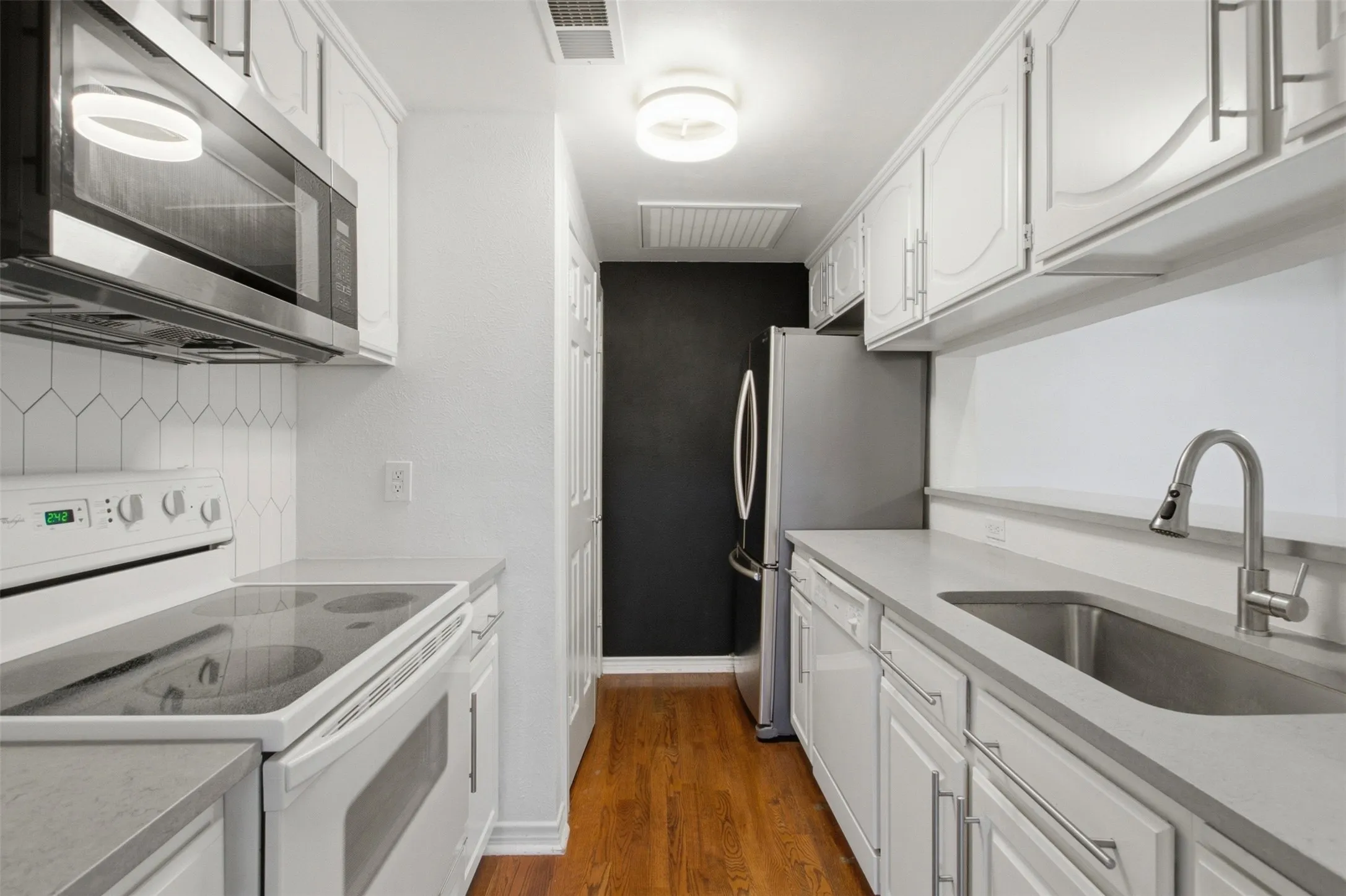 Condominium For Rent in Dallas County , 6318 Richmond Avenue 2304, Dallas, Texas 75214, 2 Bedroom, 2 Bathroom, Garage spaces, 1,018 Sqft, built in 1984, mls#21362399, Real Estate Agent in Dallas, Homes For Rent in Dallas county, Homes For Rent in Dallas, Realtor in Dallas Texas, Real Estate Brokerage Independent Realty Texas, Luminita Cordes Realtor