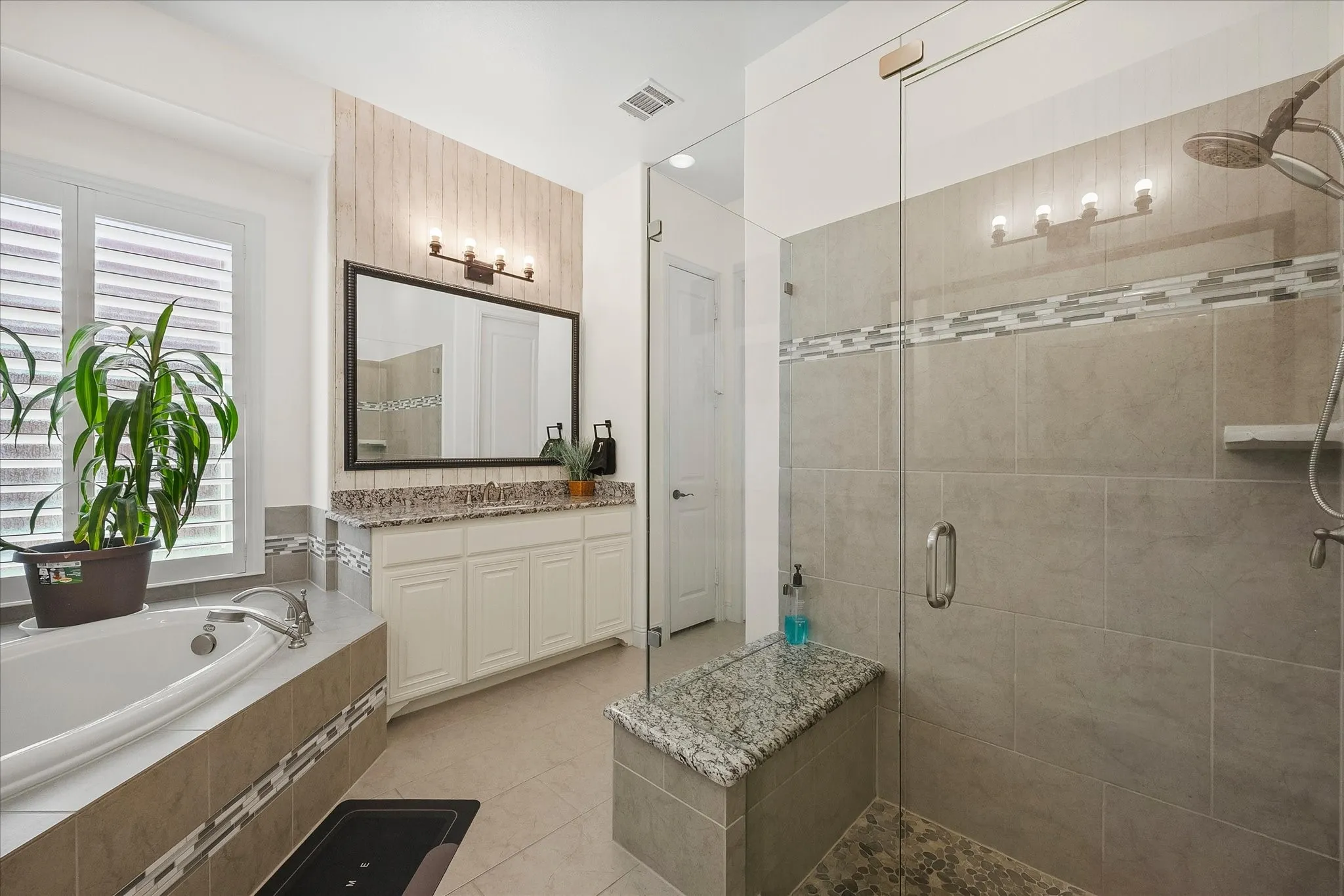 Single Family Residence For Sale in Denton County , 7288 Champagne Drive, Frisco, Texas 75034, 4 Bedroom, 5 Bathroom, 3 Garage spaces, 4,269 Sqft, built in 2015, mls#21365092, Real Estate Agent in Frisco, Homes For Sale in Denton county, Homes For Sale in Frisco, Realtor in Frisco Texas, Real Estate Brokerage Independent Realty Texas, Luminita Cordes Realtor