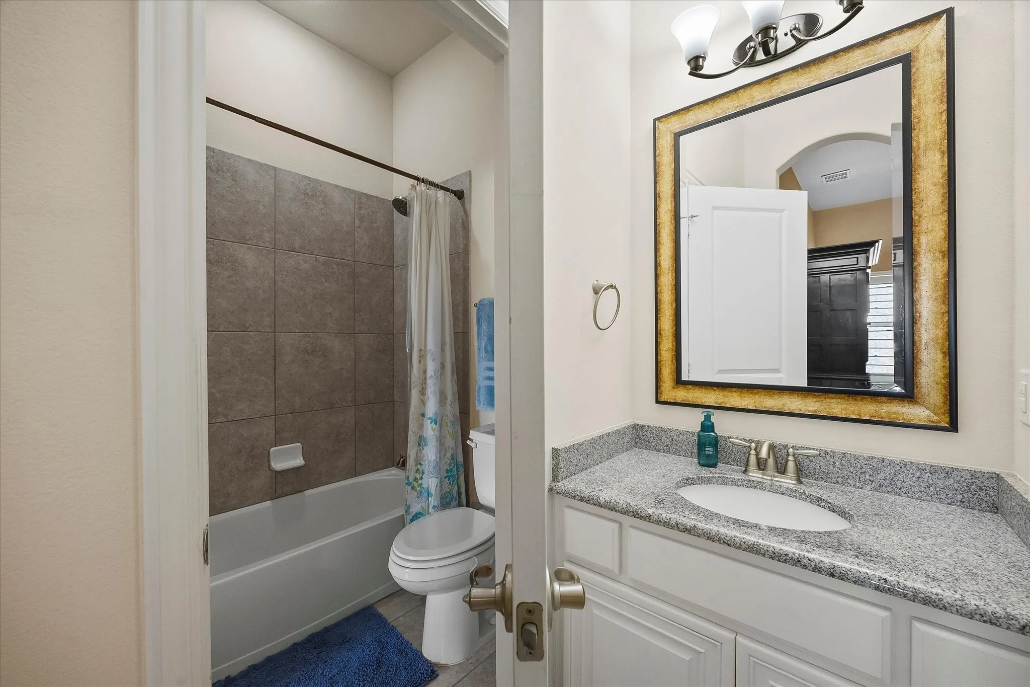 Single Family Residence For Sale in Denton County , 7288 Champagne Drive, Frisco, Texas 75034, 4 Bedroom, 5 Bathroom, 3 Garage spaces, 4,269 Sqft, built in 2015, mls#21365092, Real Estate Agent in Frisco, Homes For Sale in Denton county, Homes For Sale in Frisco, Realtor in Frisco Texas, Real Estate Brokerage Independent Realty Texas, Luminita Cordes Realtor