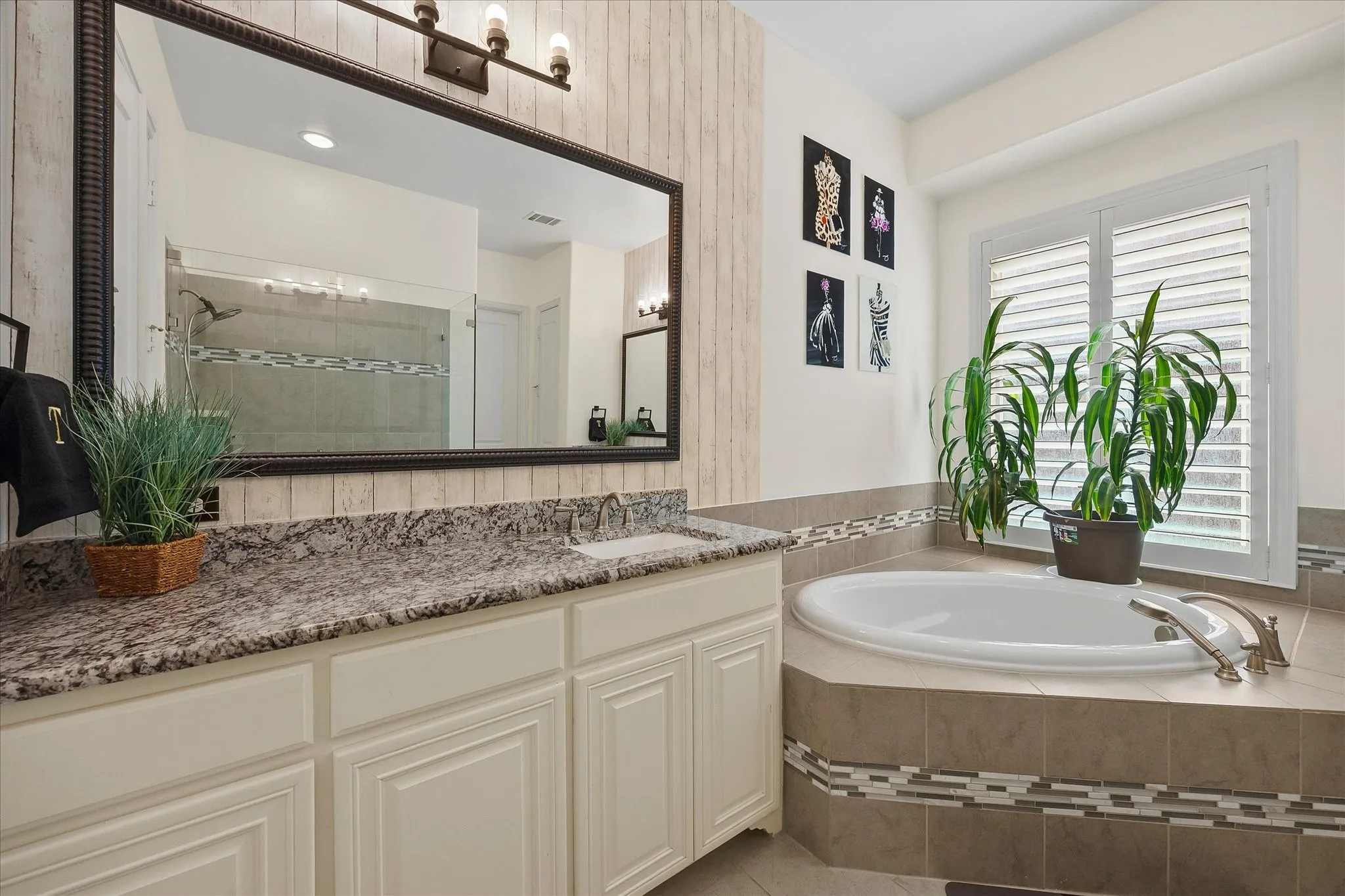 Single Family Residence For Sale in Denton County , 7288 Champagne Drive, Frisco, Texas 75034, 4 Bedroom, 5 Bathroom, 3 Garage spaces, 4,269 Sqft, built in 2015, mls#21365092, Real Estate Agent in Frisco, Homes For Sale in Denton county, Homes For Sale in Frisco, Realtor in Frisco Texas, Real Estate Brokerage Independent Realty Texas, Luminita Cordes Realtor