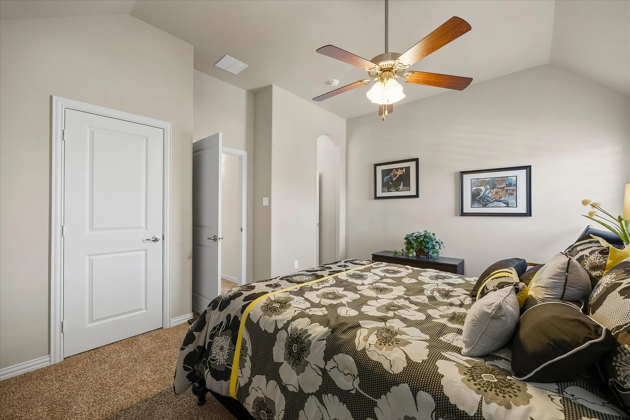 Single Family Residence For Sale in Denton County , 7288 Champagne Drive, Frisco, Texas 75034, 4 Bedroom, 5 Bathroom, 3 Garage spaces, 4,269 Sqft, built in 2015, mls#21365092, Real Estate Agent in Frisco, Homes For Sale in Denton county, Homes For Sale in Frisco, Realtor in Frisco Texas, Real Estate Brokerage Independent Realty Texas, Luminita Cordes Realtor