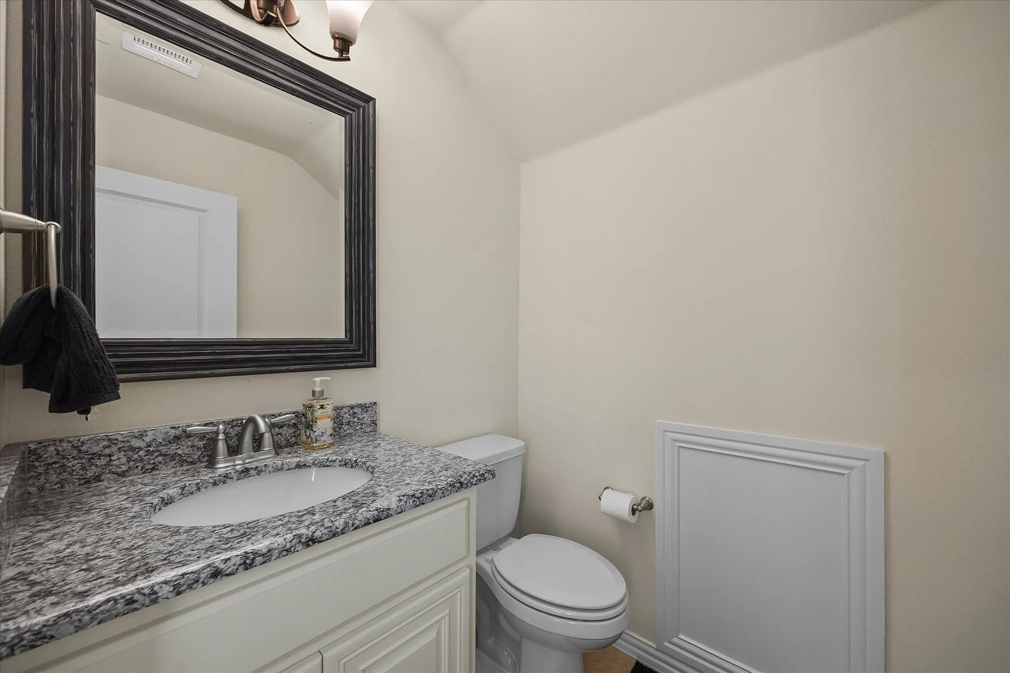 2nd floor 1/2 bath