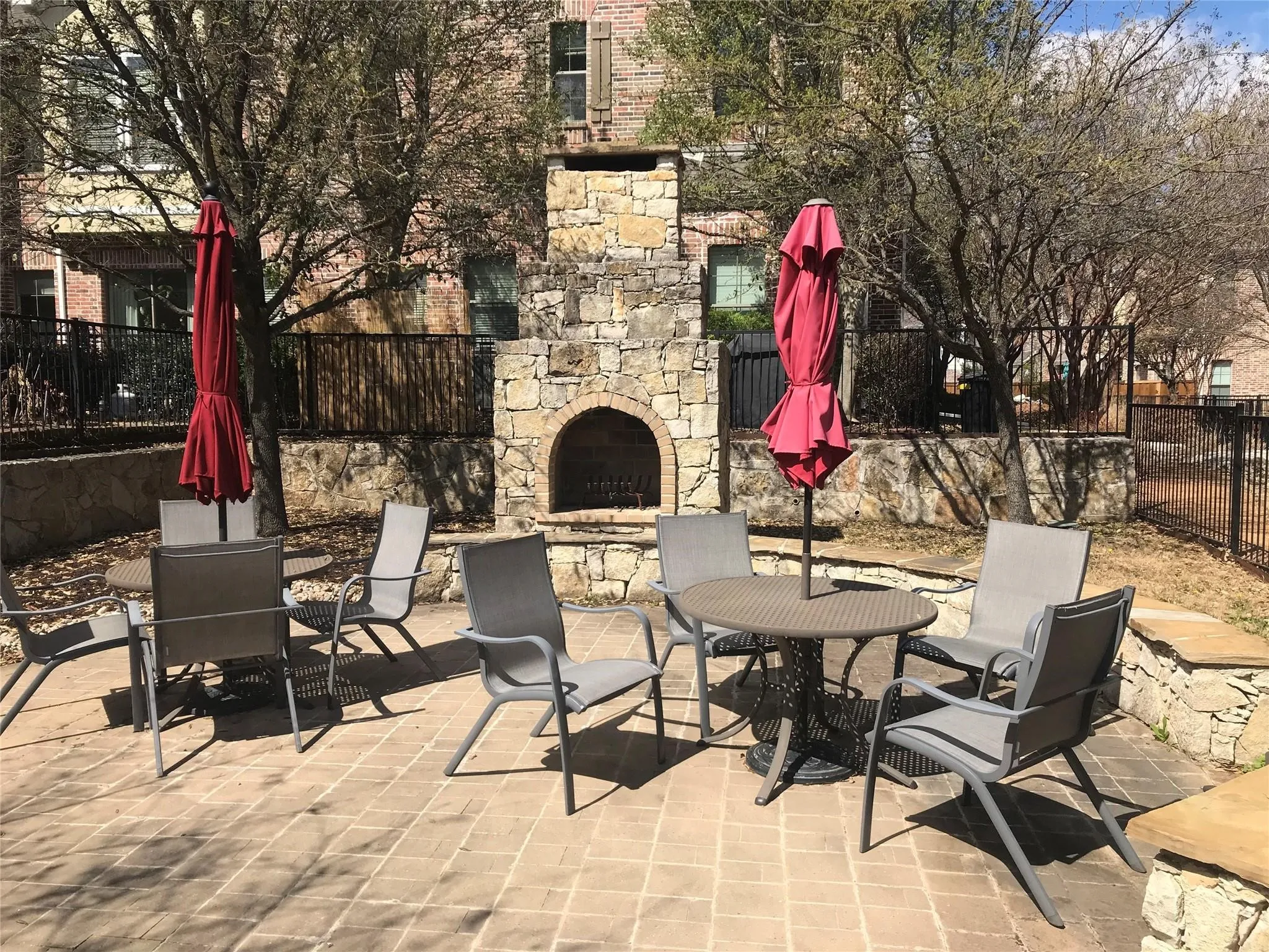 Townhouse For Sale in Dallas County , 2016 Azure Pointe Drive, Richardson, Texas 75080, 2 Bedroom, 2 Bathroom, 2 Garage spaces, 1,626 Sqft, built in 2006, mls#21378146, Real Estate Agent in Richardson, Homes For Sale in Dallas county, Homes For Sale in Richardson, Realtor in Richardson Texas, Real Estate Brokerage Independent Realty Texas, Luminita Cordes Realtor