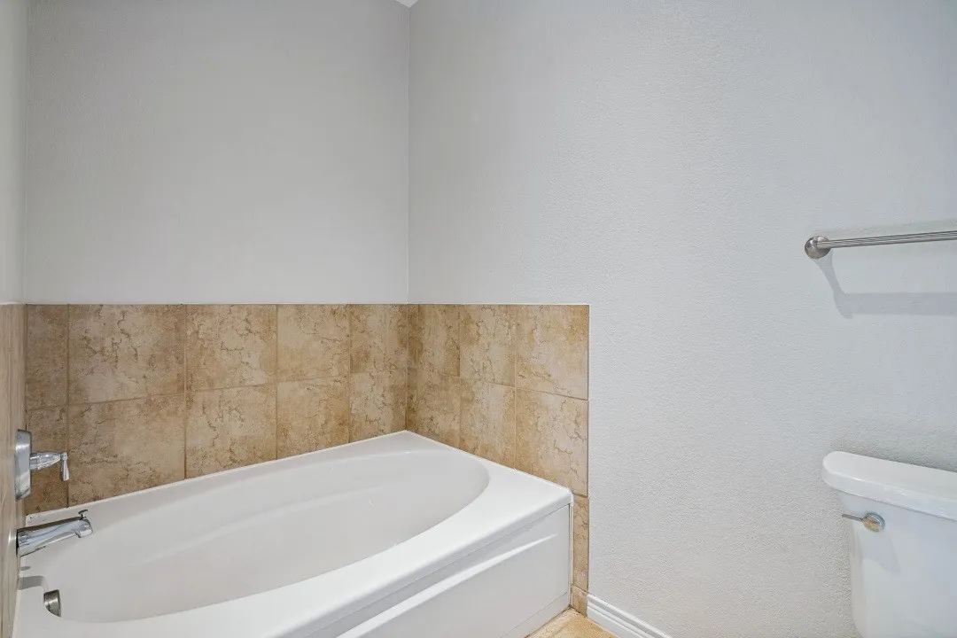 Townhouse For Sale in Dallas County , 2016 Azure Pointe Drive, Richardson, Texas 75080, 2 Bedroom, 2 Bathroom, 2 Garage spaces, 1,626 Sqft, built in 2006, mls#21378146, Real Estate Agent in Richardson, Homes For Sale in Dallas county, Homes For Sale in Richardson, Realtor in Richardson Texas, Real Estate Brokerage Independent Realty Texas, Luminita Cordes Realtor