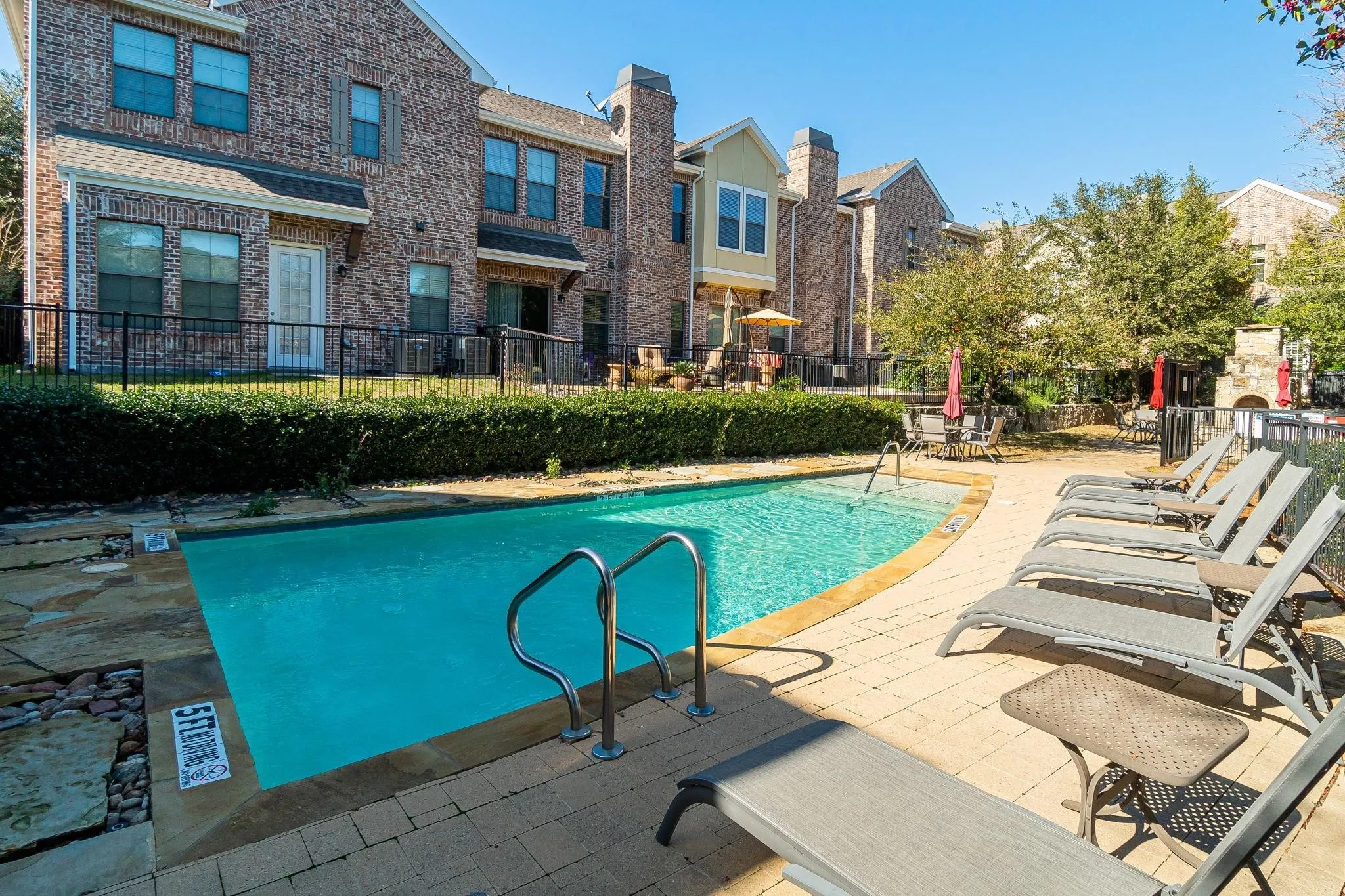 Townhouse For Sale in Dallas County , 2016 Azure Pointe Drive, Richardson, Texas 75080, 2 Bedroom, 2 Bathroom, 2 Garage spaces, 1,626 Sqft, built in 2006, mls#21378146, Real Estate Agent in Richardson, Homes For Sale in Dallas county, Homes For Sale in Richardson, Realtor in Richardson Texas, Real Estate Brokerage Independent Realty Texas, Luminita Cordes Realtor
