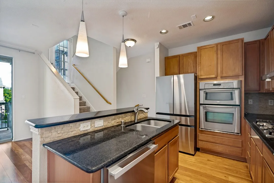 Townhouse For Sale in Dallas County , 2016 Azure Pointe Drive, Richardson, Texas 75080, 2 Bedroom, 2 Bathroom, 2 Garage spaces, 1,626 Sqft, built in 2006, mls#21378146, Real Estate Agent in Richardson, Homes For Sale in Dallas county, Homes For Sale in Richardson, Realtor in Richardson Texas, Real Estate Brokerage Independent Realty Texas, Luminita Cordes Realtor