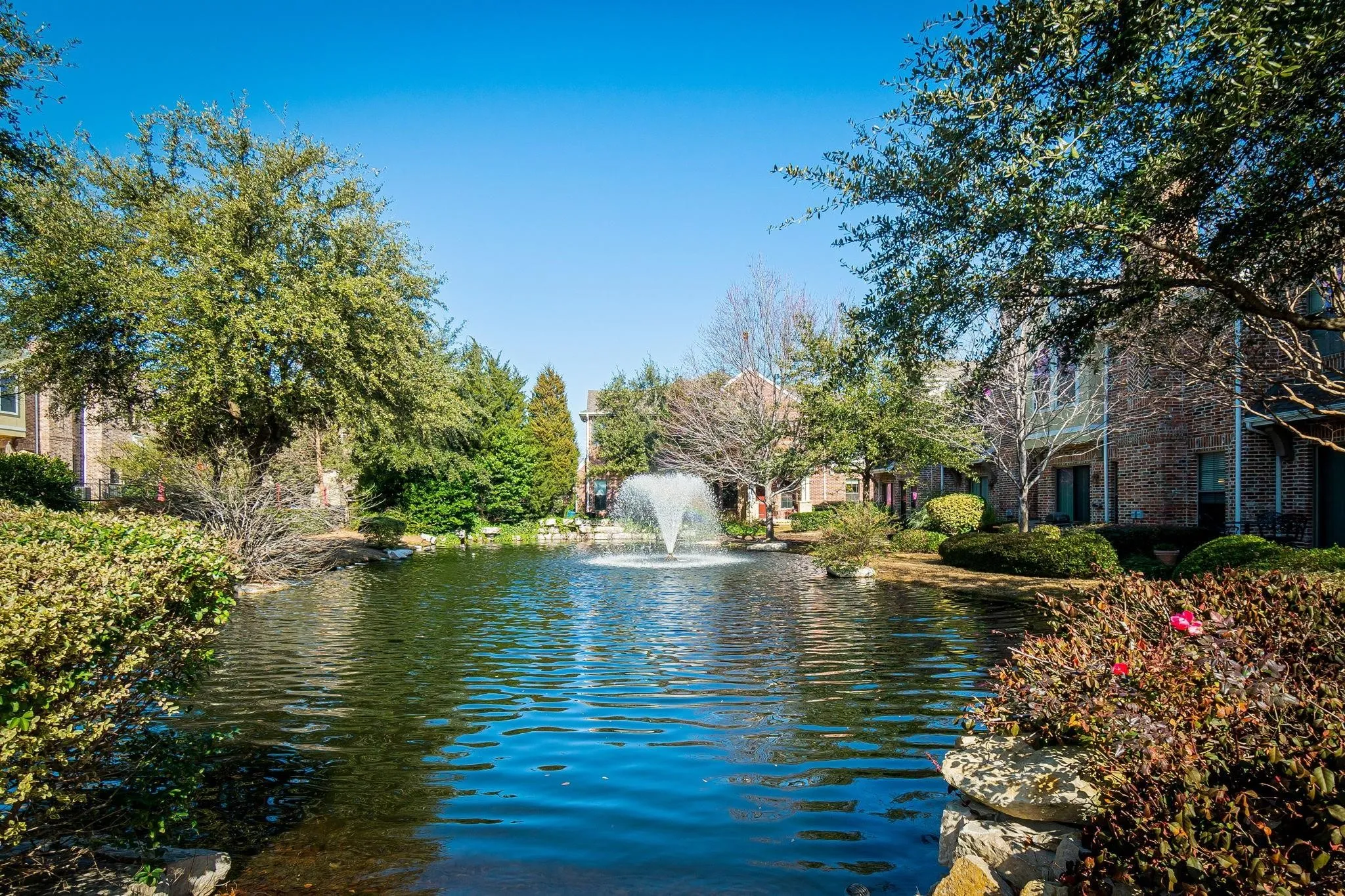 Townhouse For Sale in Dallas County , 2016 Azure Pointe Drive, Richardson, Texas 75080, 2 Bedroom, 2 Bathroom, 2 Garage spaces, 1,626 Sqft, built in 2006, mls#21378146, Real Estate Agent in Richardson, Homes For Sale in Dallas county, Homes For Sale in Richardson, Realtor in Richardson Texas, Real Estate Brokerage Independent Realty Texas, Luminita Cordes Realtor
