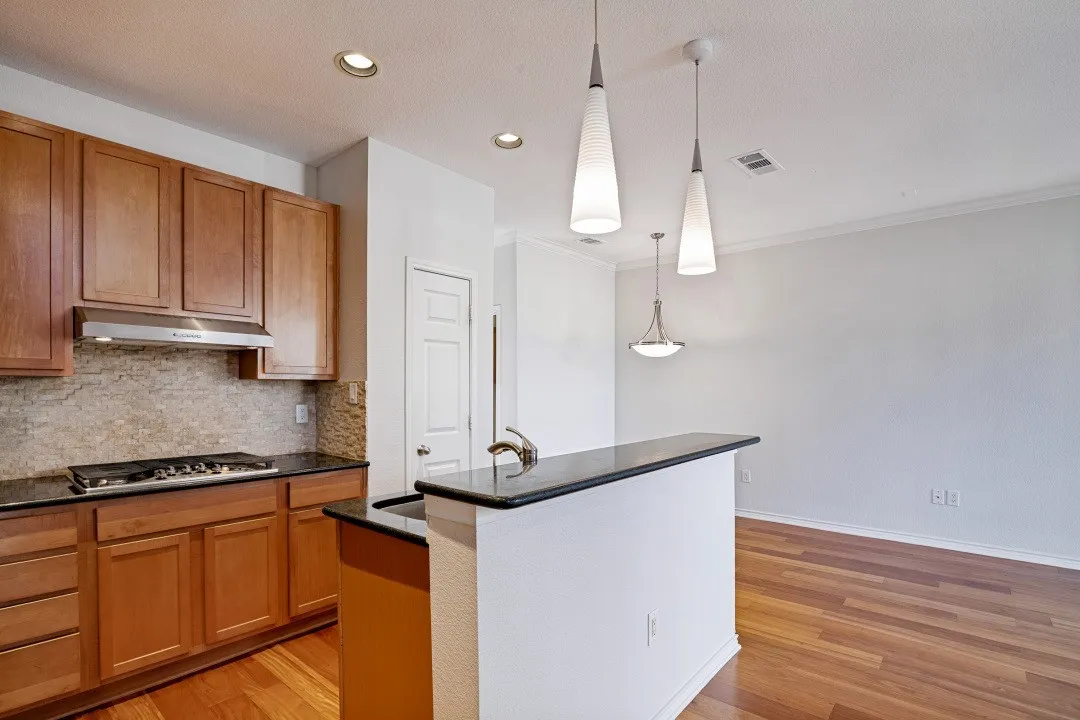 Townhouse For Sale in Dallas County , 2016 Azure Pointe Drive, Richardson, Texas 75080, 2 Bedroom, 2 Bathroom, 2 Garage spaces, 1,626 Sqft, built in 2006, mls#21378146, Real Estate Agent in Richardson, Homes For Sale in Dallas county, Homes For Sale in Richardson, Realtor in Richardson Texas, Real Estate Brokerage Independent Realty Texas, Luminita Cordes Realtor