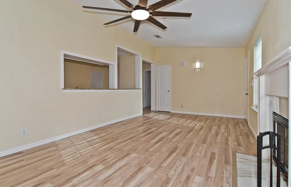 Single Family Residence For Sale in Tarrant County , 504 Circleview Drive, Mansfield, Texas 76063, 3 Bedroom, 2 Bathroom, 2 Garage spaces, 1,224 Sqft, built in 1983, mls#21378153, Real Estate Agent in Mansfield, Homes For Sale in Tarrant county, Homes For Sale in Mansfield, Realtor in Mansfield Texas, Real Estate Brokerage Independent Realty Texas, Luminita Cordes Realtor
