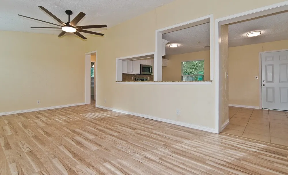 Single Family Residence For Sale in Tarrant County , 504 Circleview Drive, Mansfield, Texas 76063, 3 Bedroom, 2 Bathroom, 2 Garage spaces, 1,224 Sqft, built in 1983, mls#21378153, Real Estate Agent in Mansfield, Homes For Sale in Tarrant county, Homes For Sale in Mansfield, Realtor in Mansfield Texas, Real Estate Brokerage Independent Realty Texas, Luminita Cordes Realtor