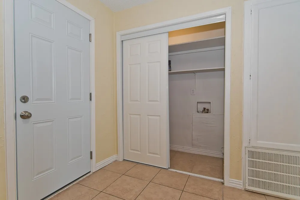 Single Family Residence For Sale in Tarrant County , 504 Circleview Drive, Mansfield, Texas 76063, 3 Bedroom, 2 Bathroom, 2 Garage spaces, 1,224 Sqft, built in 1983, mls#21378153, Real Estate Agent in Mansfield, Homes For Sale in Tarrant county, Homes For Sale in Mansfield, Realtor in Mansfield Texas, Real Estate Brokerage Independent Realty Texas, Luminita Cordes Realtor