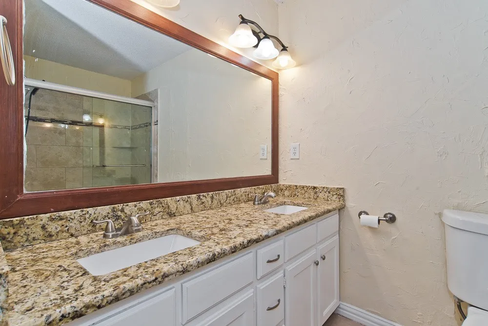 Single Family Residence For Sale in Tarrant County , 504 Circleview Drive, Mansfield, Texas 76063, 3 Bedroom, 2 Bathroom, 2 Garage spaces, 1,224 Sqft, built in 1983, mls#21378153, Real Estate Agent in Mansfield, Homes For Sale in Tarrant county, Homes For Sale in Mansfield, Realtor in Mansfield Texas, Real Estate Brokerage Independent Realty Texas, Luminita Cordes Realtor