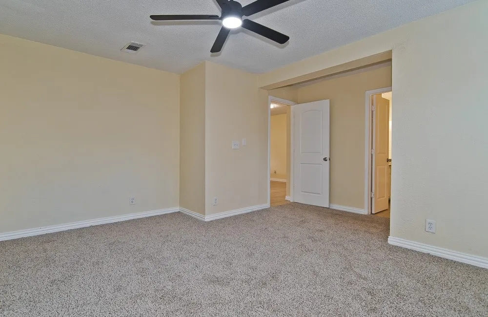 Single Family Residence For Sale in Tarrant County , 504 Circleview Drive, Mansfield, Texas 76063, 3 Bedroom, 2 Bathroom, 2 Garage spaces, 1,224 Sqft, built in 1983, mls#21378153, Real Estate Agent in Mansfield, Homes For Sale in Tarrant county, Homes For Sale in Mansfield, Realtor in Mansfield Texas, Real Estate Brokerage Independent Realty Texas, Luminita Cordes Realtor