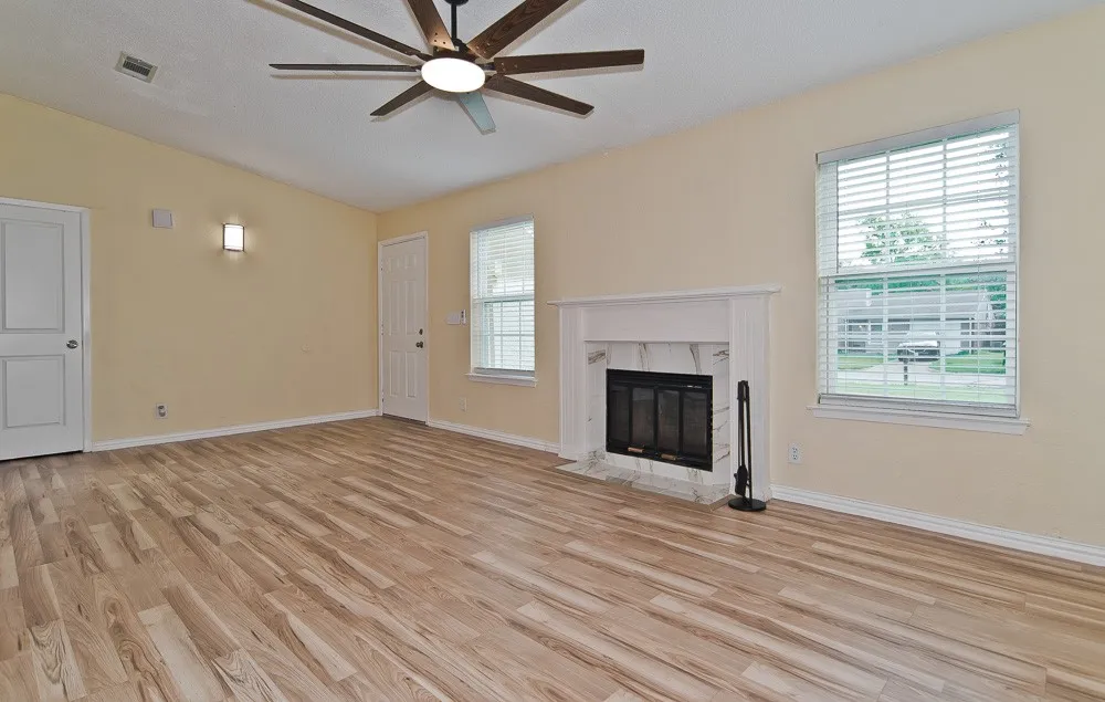 Single Family Residence For Sale in Tarrant County , 504 Circleview Drive, Mansfield, Texas 76063, 3 Bedroom, 2 Bathroom, 2 Garage spaces, 1,224 Sqft, built in 1983, mls#21378153, Real Estate Agent in Mansfield, Homes For Sale in Tarrant county, Homes For Sale in Mansfield, Realtor in Mansfield Texas, Real Estate Brokerage Independent Realty Texas, Luminita Cordes Realtor