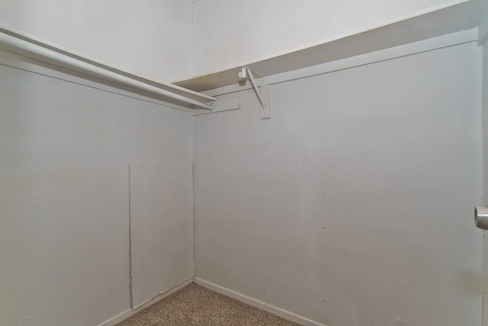 Single Family Residence For Sale in Tarrant County , 504 Circleview Drive, Mansfield, Texas 76063, 3 Bedroom, 2 Bathroom, 2 Garage spaces, 1,224 Sqft, built in 1983, mls#21378153, Real Estate Agent in Mansfield, Homes For Sale in Tarrant county, Homes For Sale in Mansfield, Realtor in Mansfield Texas, Real Estate Brokerage Independent Realty Texas, Luminita Cordes Realtor
