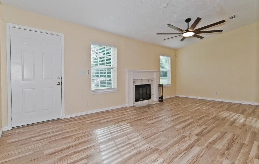 Single Family Residence For Sale in Tarrant County , 504 Circleview Drive, Mansfield, Texas 76063, 3 Bedroom, 2 Bathroom, 2 Garage spaces, 1,224 Sqft, built in 1983, mls#21378153, Real Estate Agent in Mansfield, Homes For Sale in Tarrant county, Homes For Sale in Mansfield, Realtor in Mansfield Texas, Real Estate Brokerage Independent Realty Texas, Luminita Cordes Realtor