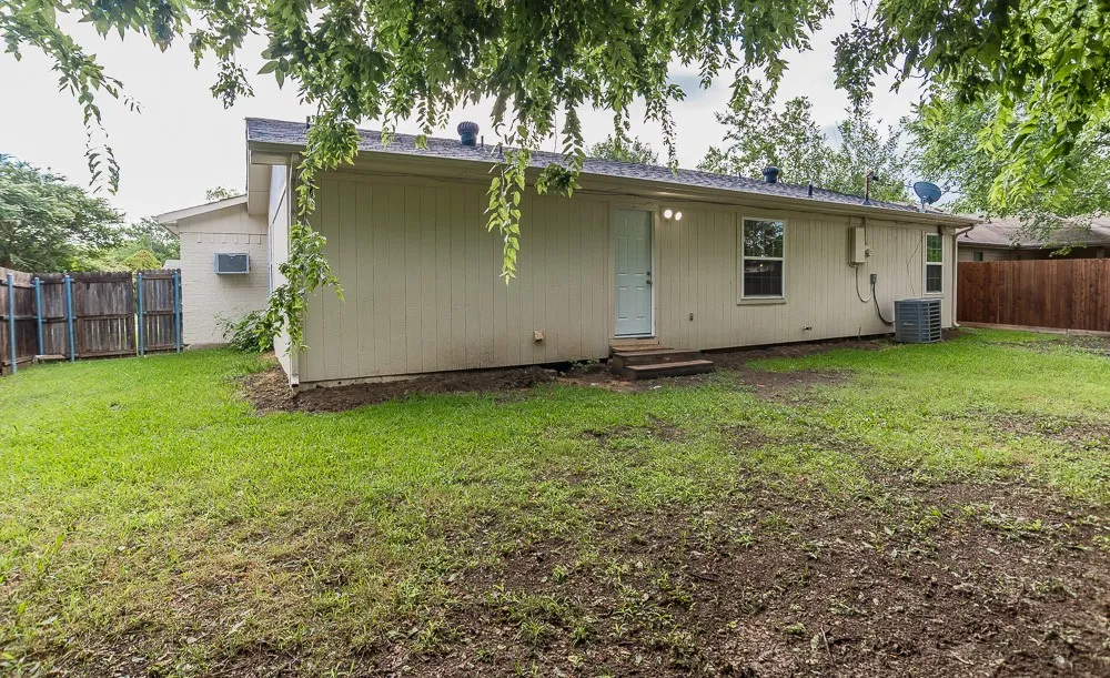 Single Family Residence For Sale in Tarrant County , 504 Circleview Drive, Mansfield, Texas 76063, 3 Bedroom, 2 Bathroom, 2 Garage spaces, 1,224 Sqft, built in 1983, mls#21378153, Real Estate Agent in Mansfield, Homes For Sale in Tarrant county, Homes For Sale in Mansfield, Realtor in Mansfield Texas, Real Estate Brokerage Independent Realty Texas, Luminita Cordes Realtor