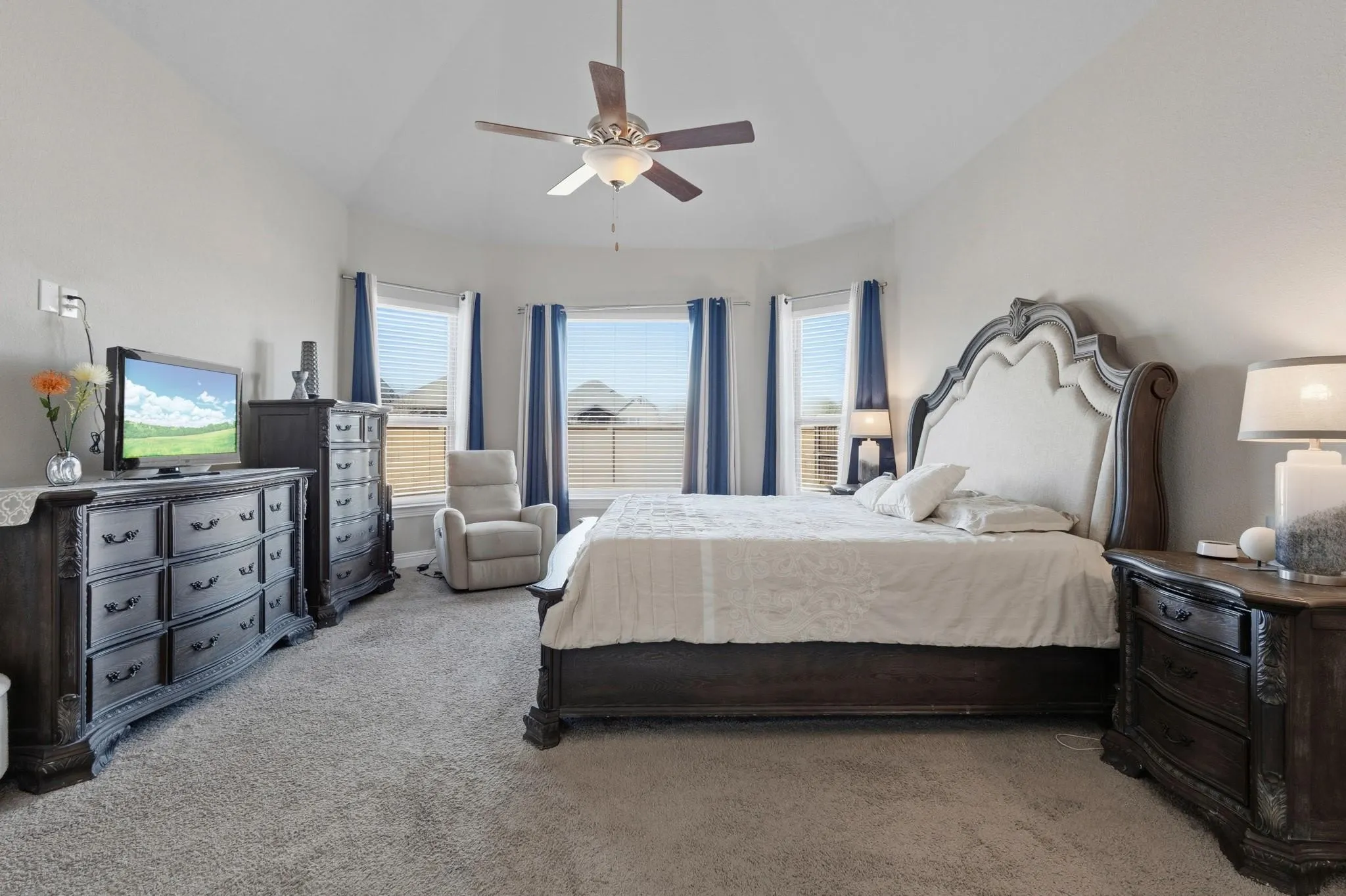 Single Family Residence For Sale in Collin County , 7309 Clear Rapids Drive, Mc Kinney, Texas 75071, 3 Bedroom, 3 Bathroom, 2 Garage spaces, 2,827 Sqft, built in 2018, mls#21373369, Real Estate Agent in Mc Kinney, Homes For Sale in Collin county, Homes For Sale in Mc Kinney, Realtor in Mc Kinney Texas, Real Estate Brokerage Independent Realty Texas, Luminita Cordes Realtor