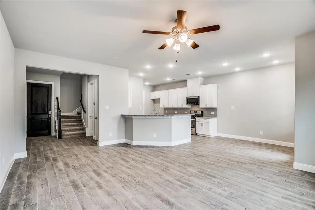 Townhouse For Rent in Collin County , 517 sequoia Street, Allen, Texas 75002, 3 Bedroom, 3 Bathroom, 2 Garage spaces, 1,975 Sqft, built in 2021, mls#21378161, Real Estate Agent in Allen, Homes For Rent in Collin county, Homes For Rent in Allen, Realtor in Allen Texas, Real Estate Brokerage Independent Realty Texas, Luminita Cordes Realtor