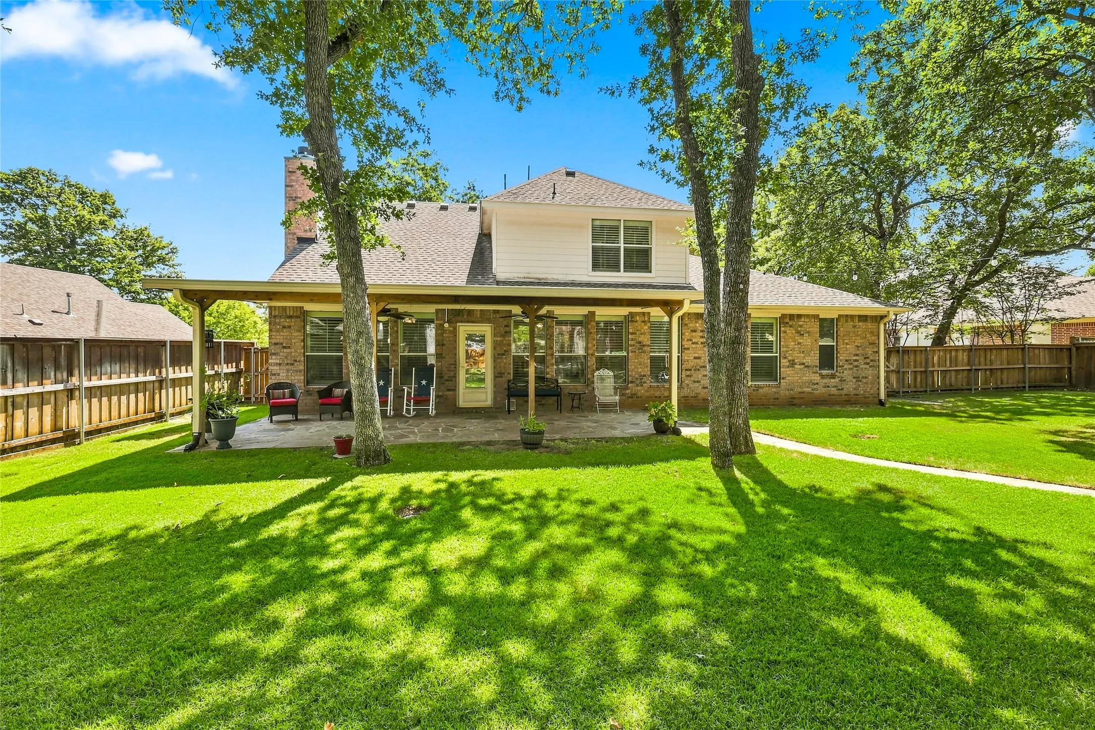 Single Family Residence For Sale in Tarrant County , 1565 Flying Jib Drive, Azle, Texas 76020, 4 Bedroom, 4 Bathroom, 2 Garage spaces, 2,578 Sqft, built in 2002, mls#21364340, Real Estate Agent in Azle, Homes For Sale in Tarrant county, Homes For Sale in Azle, Realtor in Azle Texas, Real Estate Brokerage Independent Realty Texas, Luminita Cordes Realtor