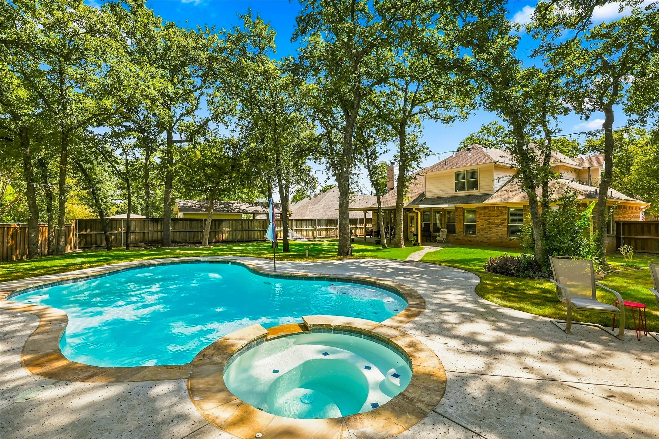 Single Family Residence For Sale in Tarrant County , 1565 Flying Jib Drive, Azle, Texas 76020, 4 Bedroom, 4 Bathroom, 2 Garage spaces, 2,578 Sqft, built in 2002, mls#21364340, Real Estate Agent in Azle, Homes For Sale in Tarrant county, Homes For Sale in Azle, Realtor in Azle Texas, Real Estate Brokerage Independent Realty Texas, Luminita Cordes Realtor