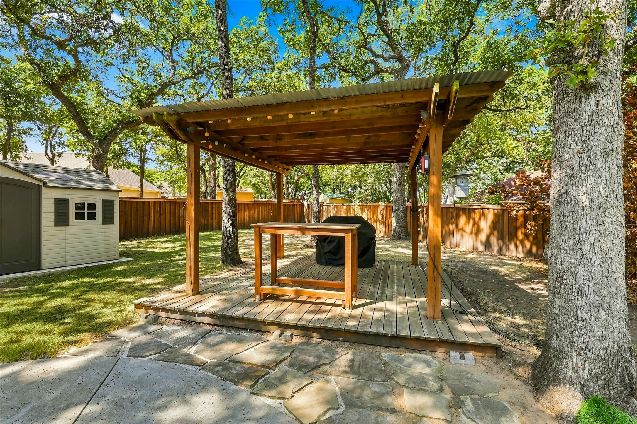 Single Family Residence For Sale in Tarrant County , 1565 Flying Jib Drive, Azle, Texas 76020, 4 Bedroom, 4 Bathroom, 2 Garage spaces, 2,578 Sqft, built in 2002, mls#21364340, Real Estate Agent in Azle, Homes For Sale in Tarrant county, Homes For Sale in Azle, Realtor in Azle Texas, Real Estate Brokerage Independent Realty Texas, Luminita Cordes Realtor