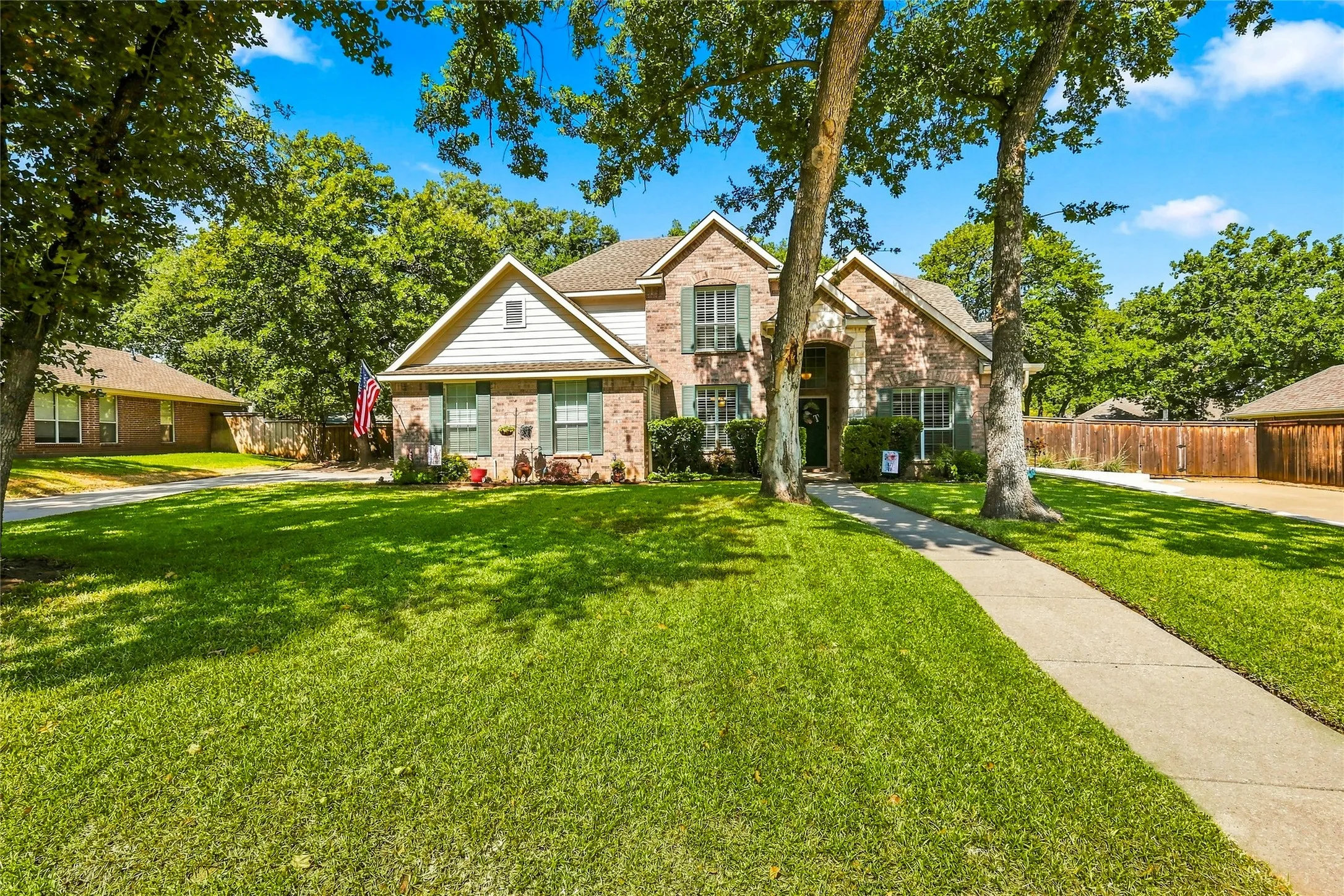 Single Family Residence For Sale in Tarrant County , 1565 Flying Jib Drive, Azle, Texas 76020, 4 Bedroom, 4 Bathroom, 2 Garage spaces, 2,578 Sqft, built in 2002, mls#21364340, Real Estate Agent in Azle, Homes For Sale in Tarrant county, Homes For Sale in Azle, Realtor in Azle Texas, Real Estate Brokerage Independent Realty Texas, Luminita Cordes Realtor