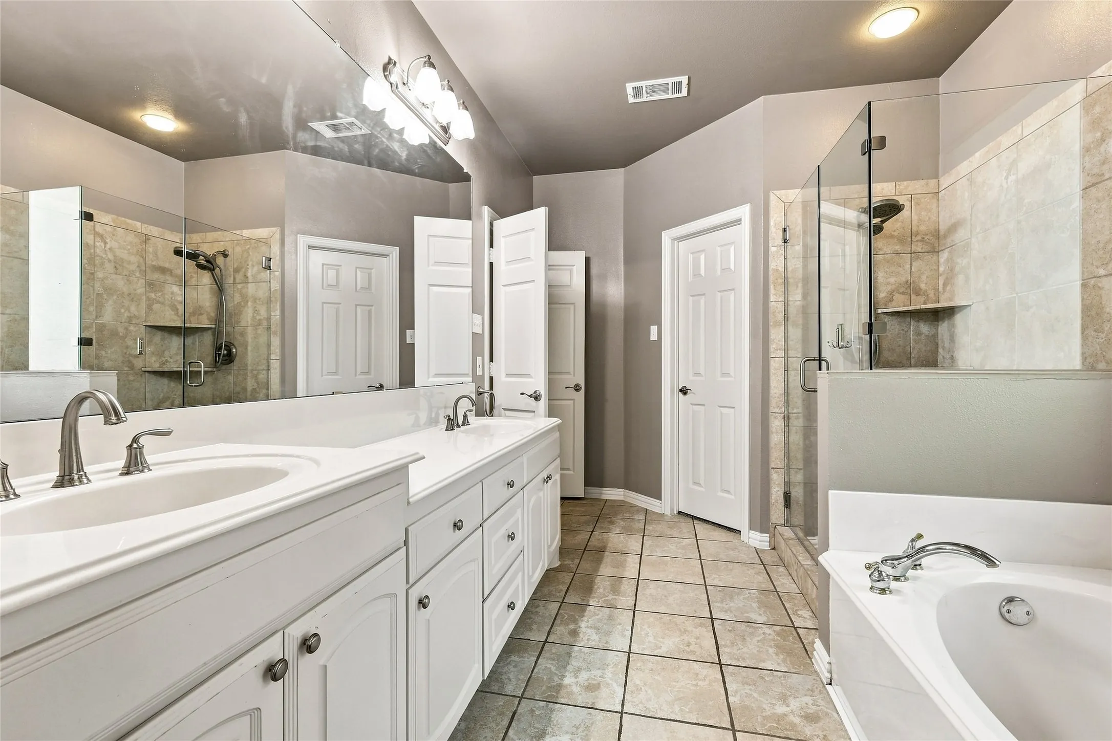 Single Family Residence For Sale in Tarrant County , 1565 Flying Jib Drive, Azle, Texas 76020, 4 Bedroom, 4 Bathroom, 2 Garage spaces, 2,578 Sqft, built in 2002, mls#21364340, Real Estate Agent in Azle, Homes For Sale in Tarrant county, Homes For Sale in Azle, Realtor in Azle Texas, Real Estate Brokerage Independent Realty Texas, Luminita Cordes Realtor