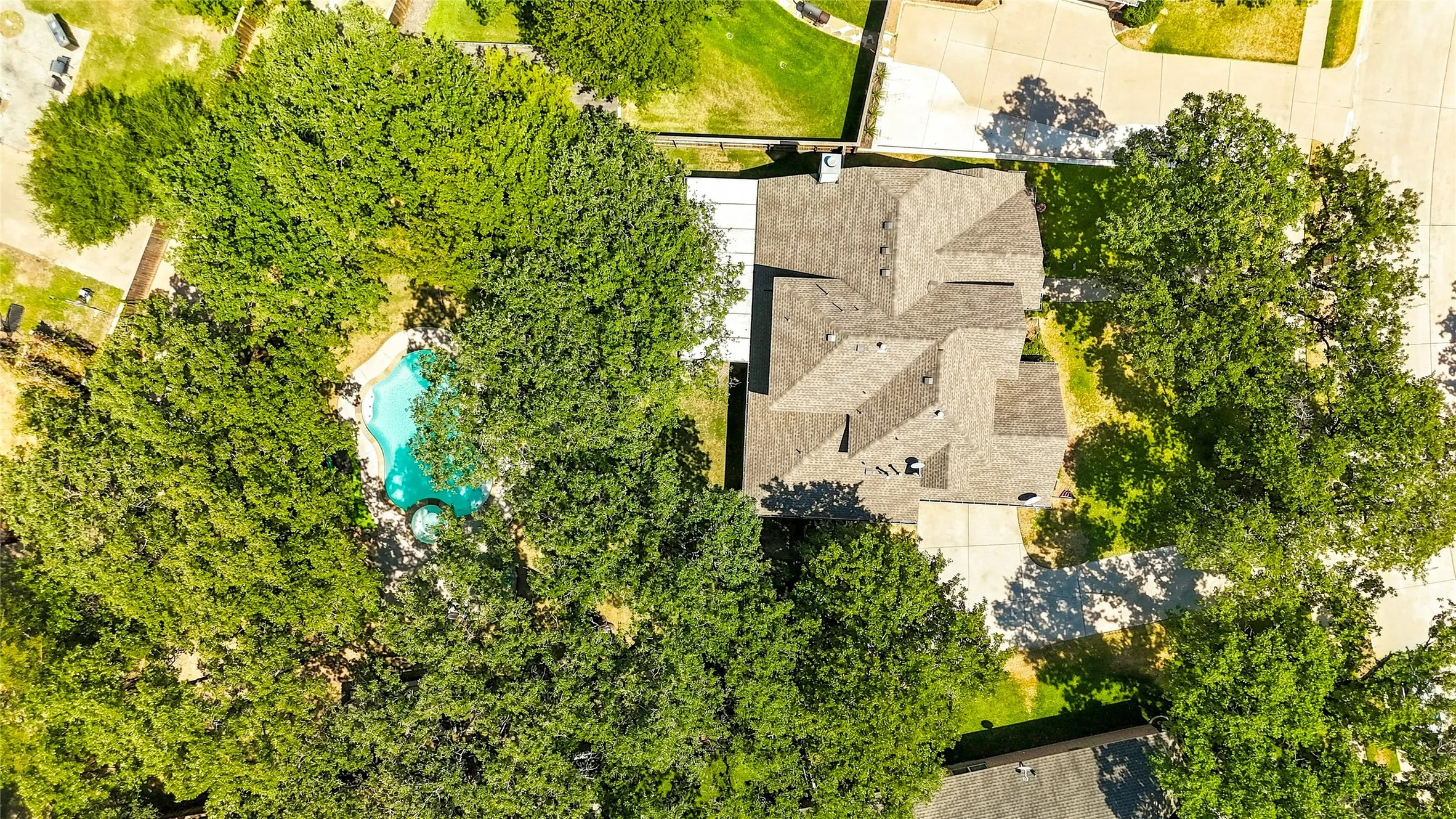 Single Family Residence For Sale in Tarrant County , 1565 Flying Jib Drive, Azle, Texas 76020, 4 Bedroom, 4 Bathroom, 2 Garage spaces, 2,578 Sqft, built in 2002, mls#21364340, Real Estate Agent in Azle, Homes For Sale in Tarrant county, Homes For Sale in Azle, Realtor in Azle Texas, Real Estate Brokerage Independent Realty Texas, Luminita Cordes Realtor
