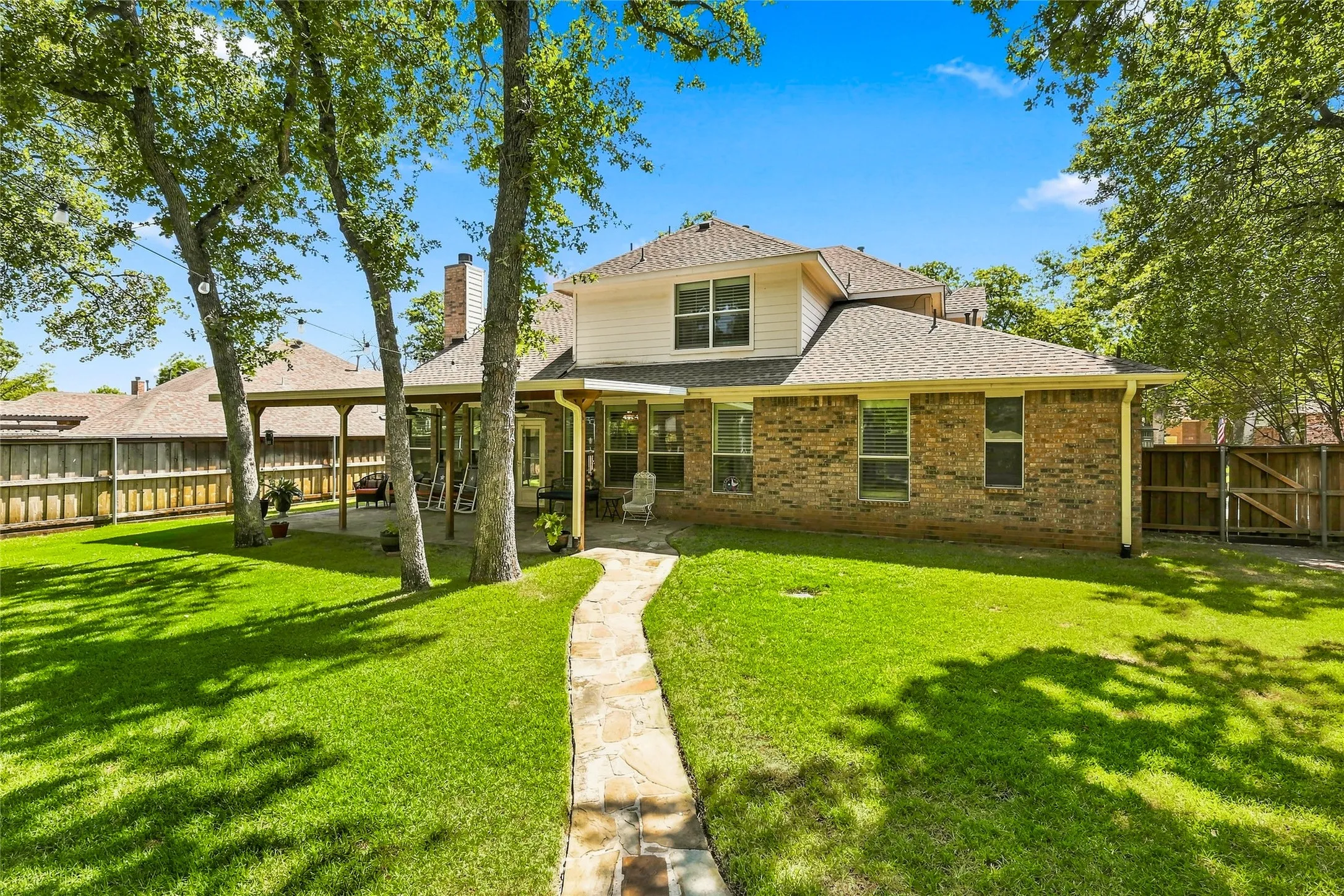 Single Family Residence For Sale in Tarrant County , 1565 Flying Jib Drive, Azle, Texas 76020, 4 Bedroom, 4 Bathroom, 2 Garage spaces, 2,578 Sqft, built in 2002, mls#21364340, Real Estate Agent in Azle, Homes For Sale in Tarrant county, Homes For Sale in Azle, Realtor in Azle Texas, Real Estate Brokerage Independent Realty Texas, Luminita Cordes Realtor