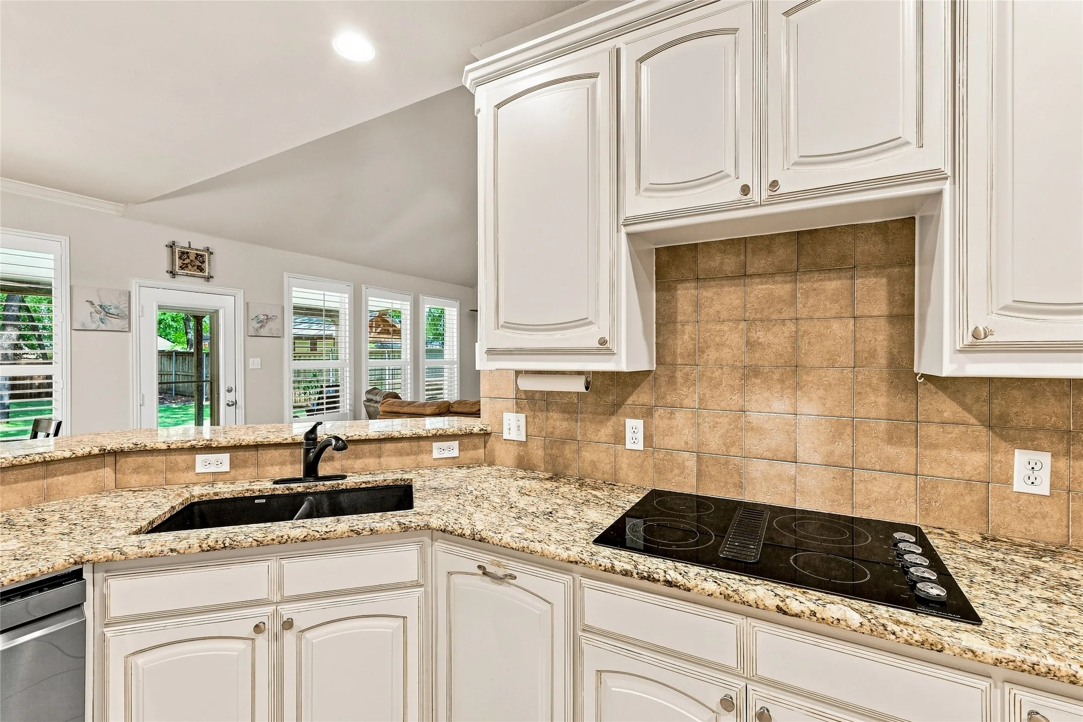 Single Family Residence For Sale in Tarrant County , 1565 Flying Jib Drive, Azle, Texas 76020, 4 Bedroom, 4 Bathroom, 2 Garage spaces, 2,578 Sqft, built in 2002, mls#21364340, Real Estate Agent in Azle, Homes For Sale in Tarrant county, Homes For Sale in Azle, Realtor in Azle Texas, Real Estate Brokerage Independent Realty Texas, Luminita Cordes Realtor