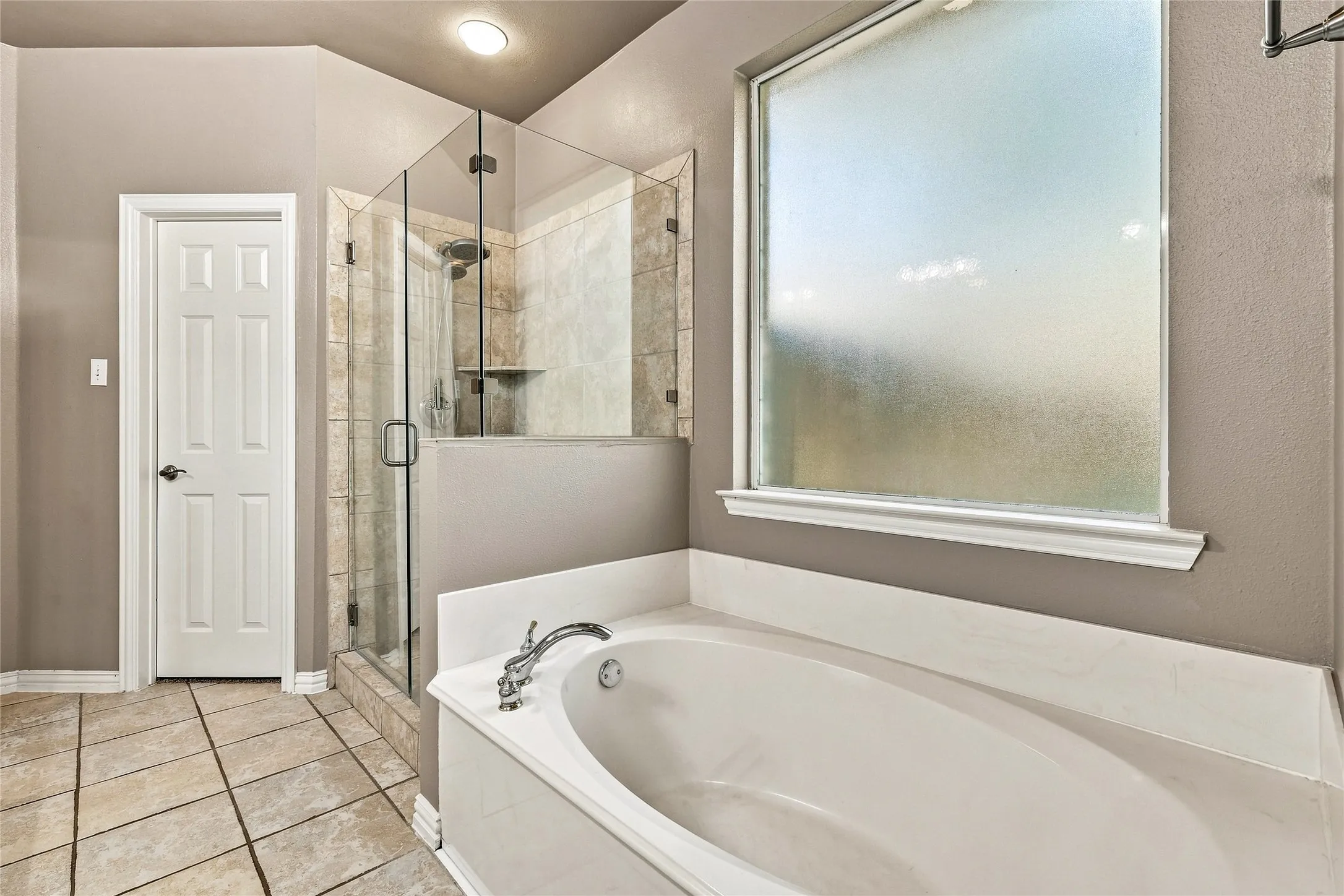 Single Family Residence For Sale in Tarrant County , 1565 Flying Jib Drive, Azle, Texas 76020, 4 Bedroom, 4 Bathroom, 2 Garage spaces, 2,578 Sqft, built in 2002, mls#21364340, Real Estate Agent in Azle, Homes For Sale in Tarrant county, Homes For Sale in Azle, Realtor in Azle Texas, Real Estate Brokerage Independent Realty Texas, Luminita Cordes Realtor