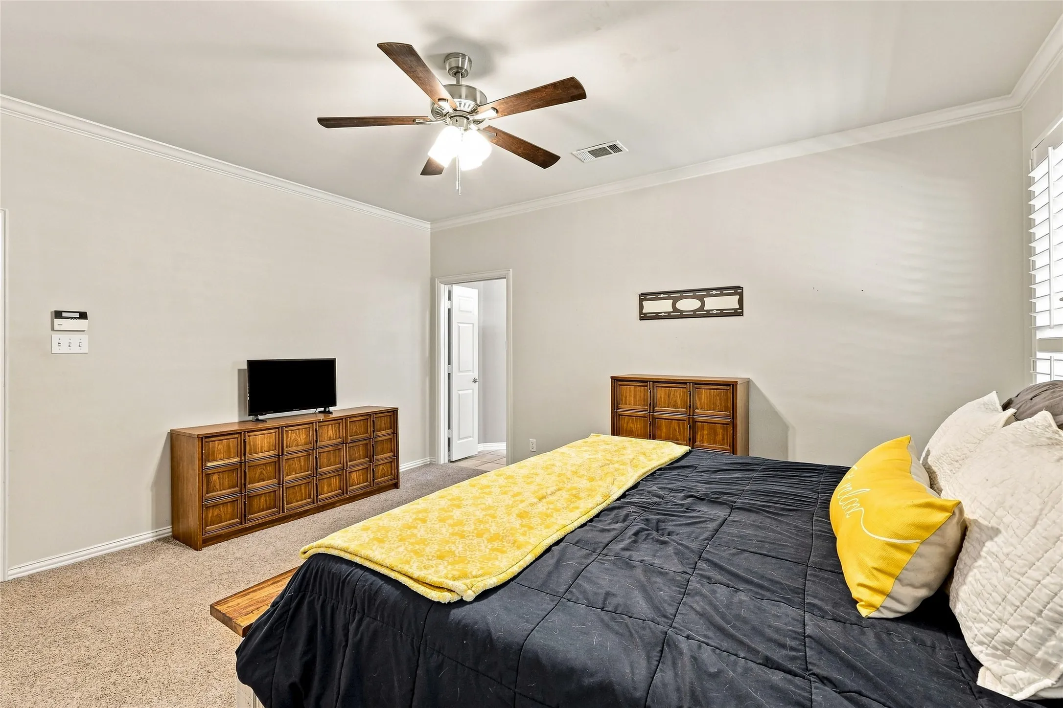 Single Family Residence For Sale in Tarrant County , 1565 Flying Jib Drive, Azle, Texas 76020, 4 Bedroom, 4 Bathroom, 2 Garage spaces, 2,578 Sqft, built in 2002, mls#21364340, Real Estate Agent in Azle, Homes For Sale in Tarrant county, Homes For Sale in Azle, Realtor in Azle Texas, Real Estate Brokerage Independent Realty Texas, Luminita Cordes Realtor