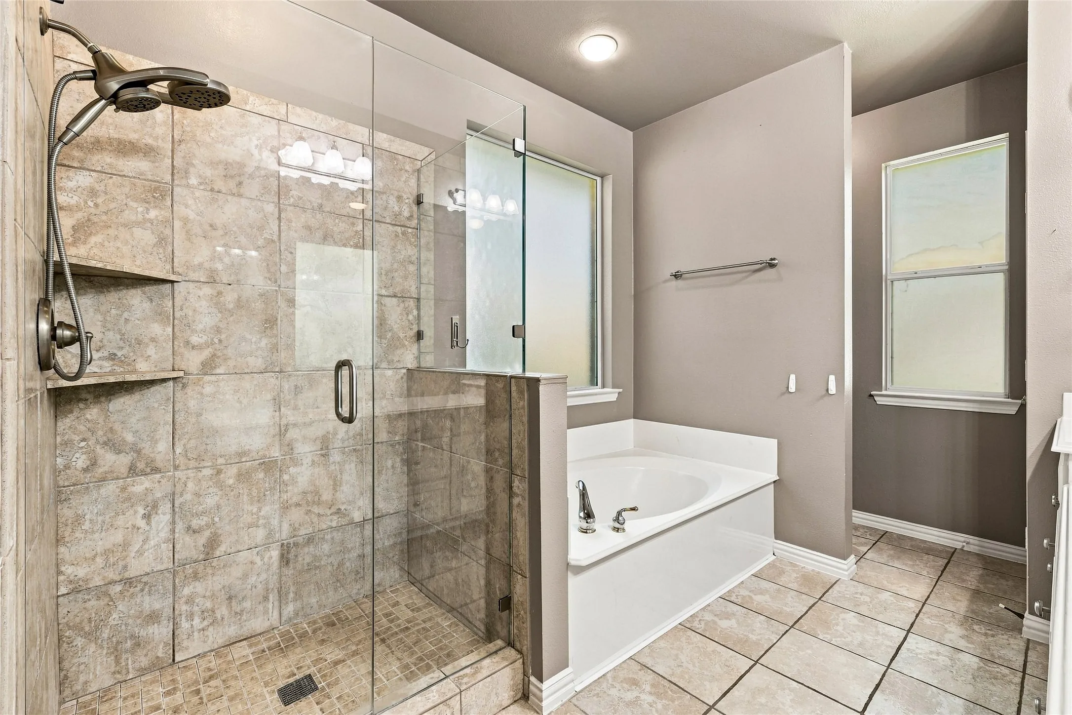 Single Family Residence For Sale in Tarrant County , 1565 Flying Jib Drive, Azle, Texas 76020, 4 Bedroom, 4 Bathroom, 2 Garage spaces, 2,578 Sqft, built in 2002, mls#21364340, Real Estate Agent in Azle, Homes For Sale in Tarrant county, Homes For Sale in Azle, Realtor in Azle Texas, Real Estate Brokerage Independent Realty Texas, Luminita Cordes Realtor