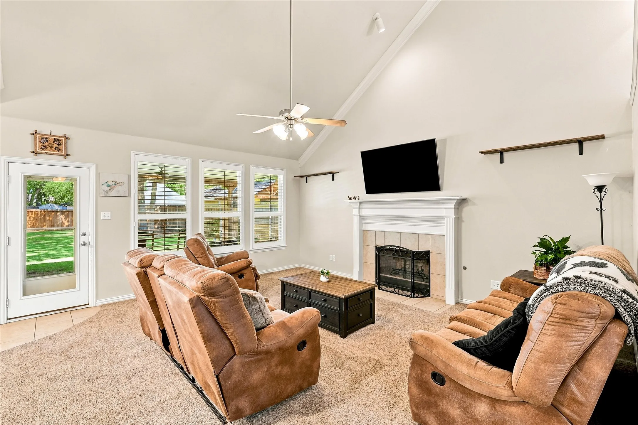 Single Family Residence For Sale in Tarrant County , 1565 Flying Jib Drive, Azle, Texas 76020, 4 Bedroom, 4 Bathroom, 2 Garage spaces, 2,578 Sqft, built in 2002, mls#21364340, Real Estate Agent in Azle, Homes For Sale in Tarrant county, Homes For Sale in Azle, Realtor in Azle Texas, Real Estate Brokerage Independent Realty Texas, Luminita Cordes Realtor