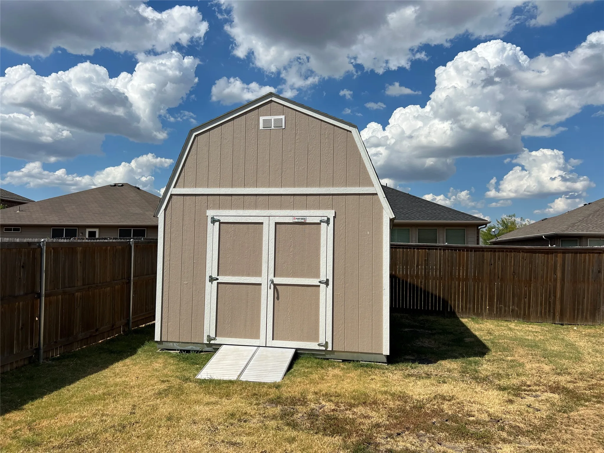 Single Family Residence For Sale in Rockwall County , 2800 Redwood Street, Royse City, Texas 75189, 4 Bedroom, 3 Bathroom, 2 Garage spaces, 2,068 Sqft, built in 2007, mls#21378157, Real Estate Agent in Royse City, Homes For Sale in Rockwall county, Homes For Sale in Royse City, Realtor in Royse City Texas, Real Estate Brokerage Independent Realty Texas, Luminita Cordes Realtor