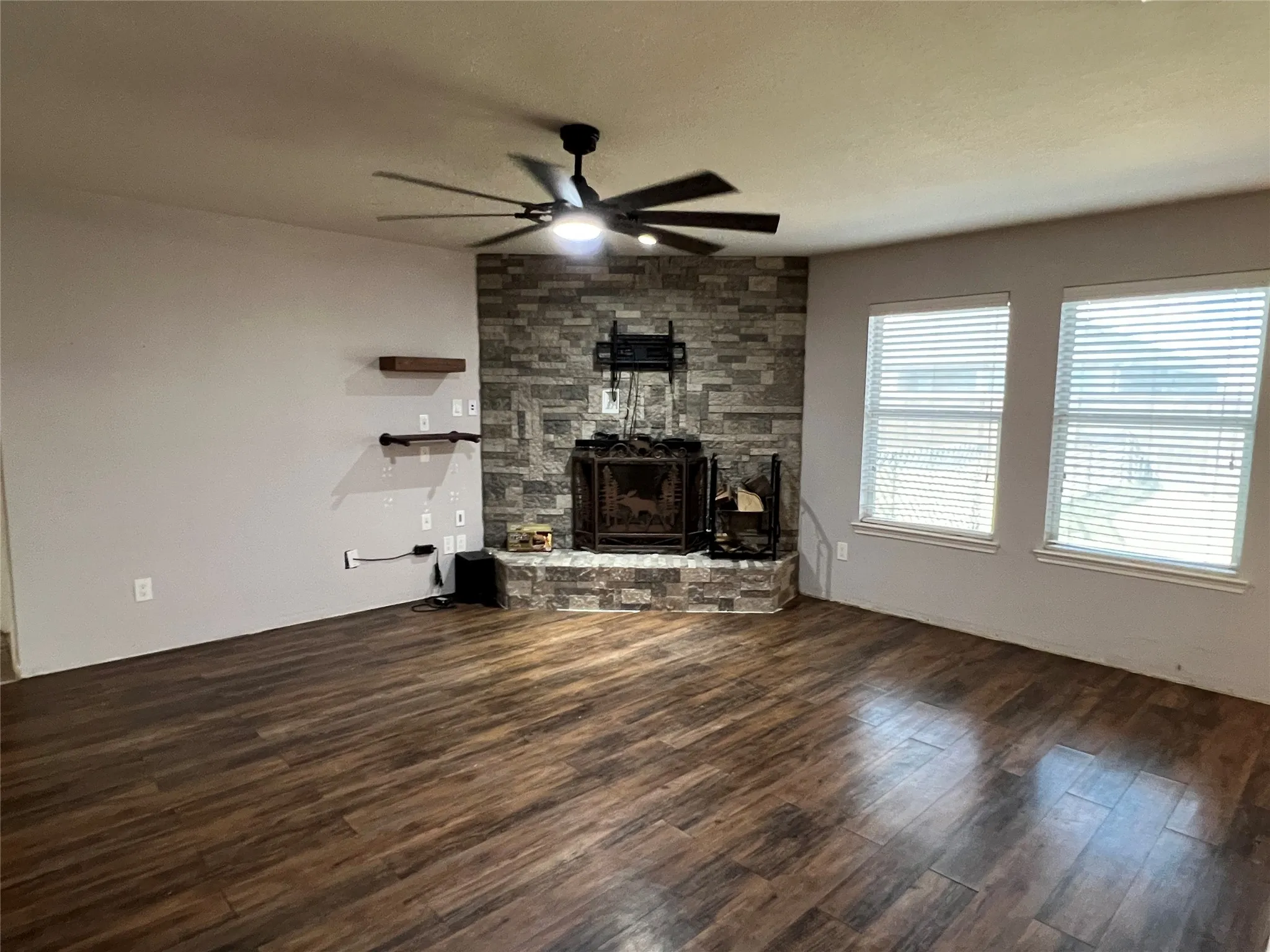 Single Family Residence For Sale in Rockwall County , 2800 Redwood Street, Royse City, Texas 75189, 4 Bedroom, 3 Bathroom, 2 Garage spaces, 2,068 Sqft, built in 2007, mls#21378157, Real Estate Agent in Royse City, Homes For Sale in Rockwall county, Homes For Sale in Royse City, Realtor in Royse City Texas, Real Estate Brokerage Independent Realty Texas, Luminita Cordes Realtor