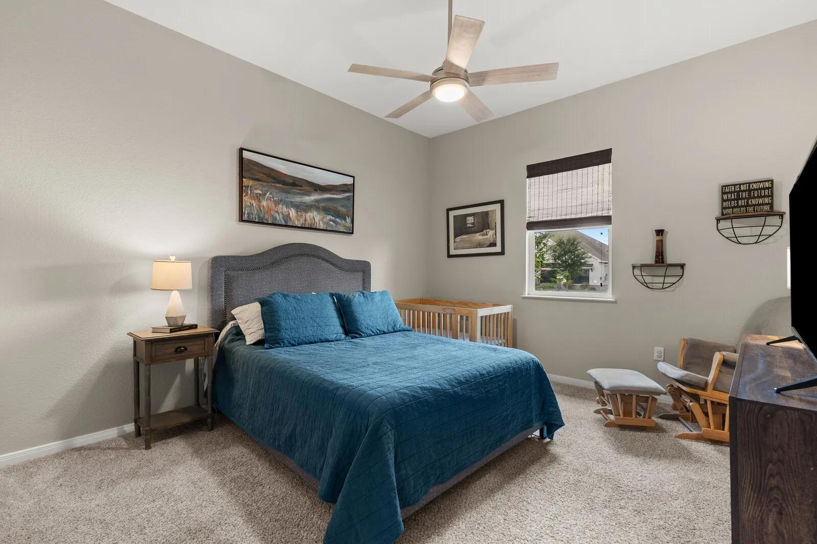 Neutral wall color, ceiling fan with integrated lighting, window with blinds, and carpeted flooring